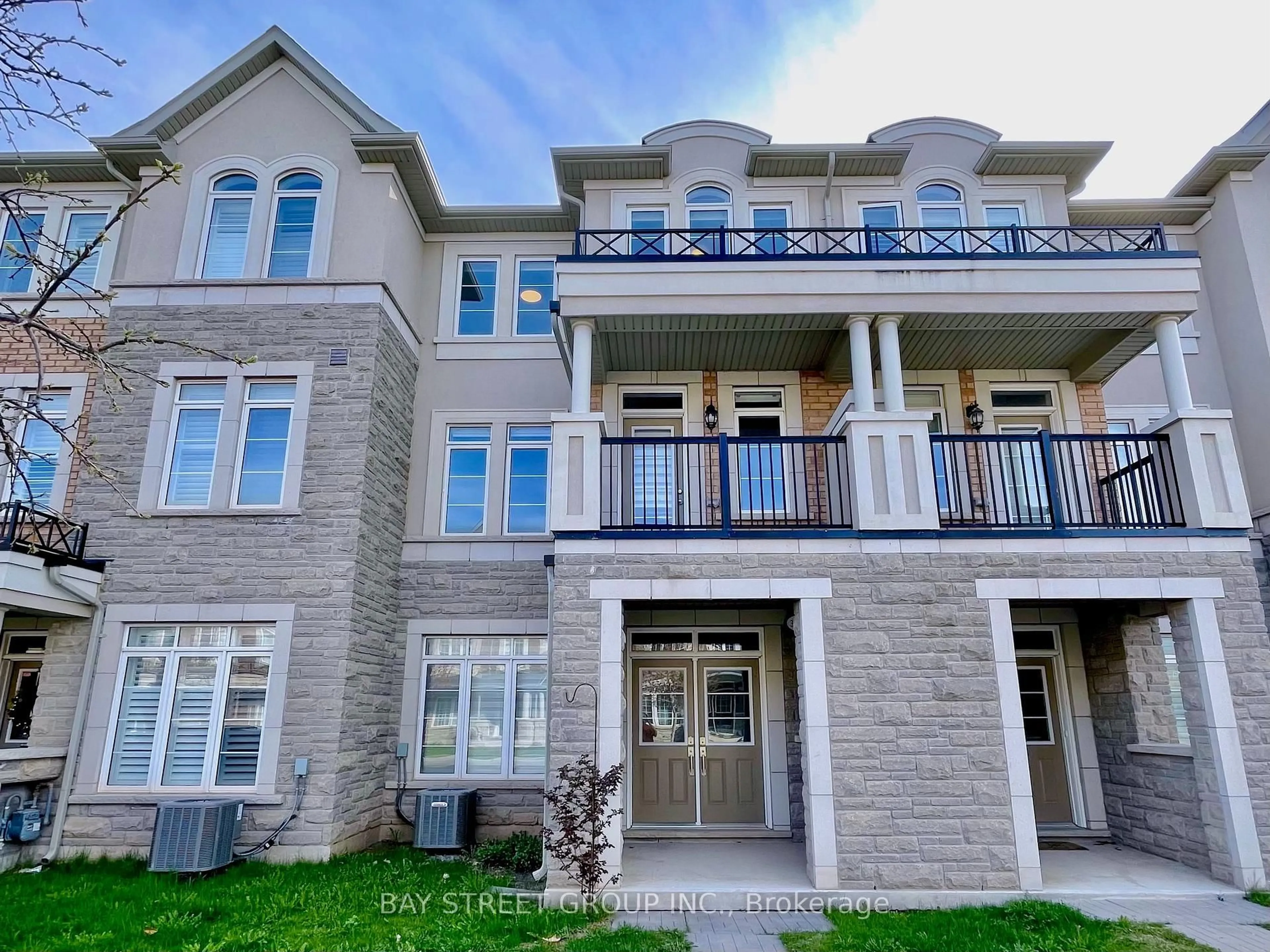 Home with brick exterior material, unknown for 3096 Preserve Dr, Oakville Ontario L6M 0T8
