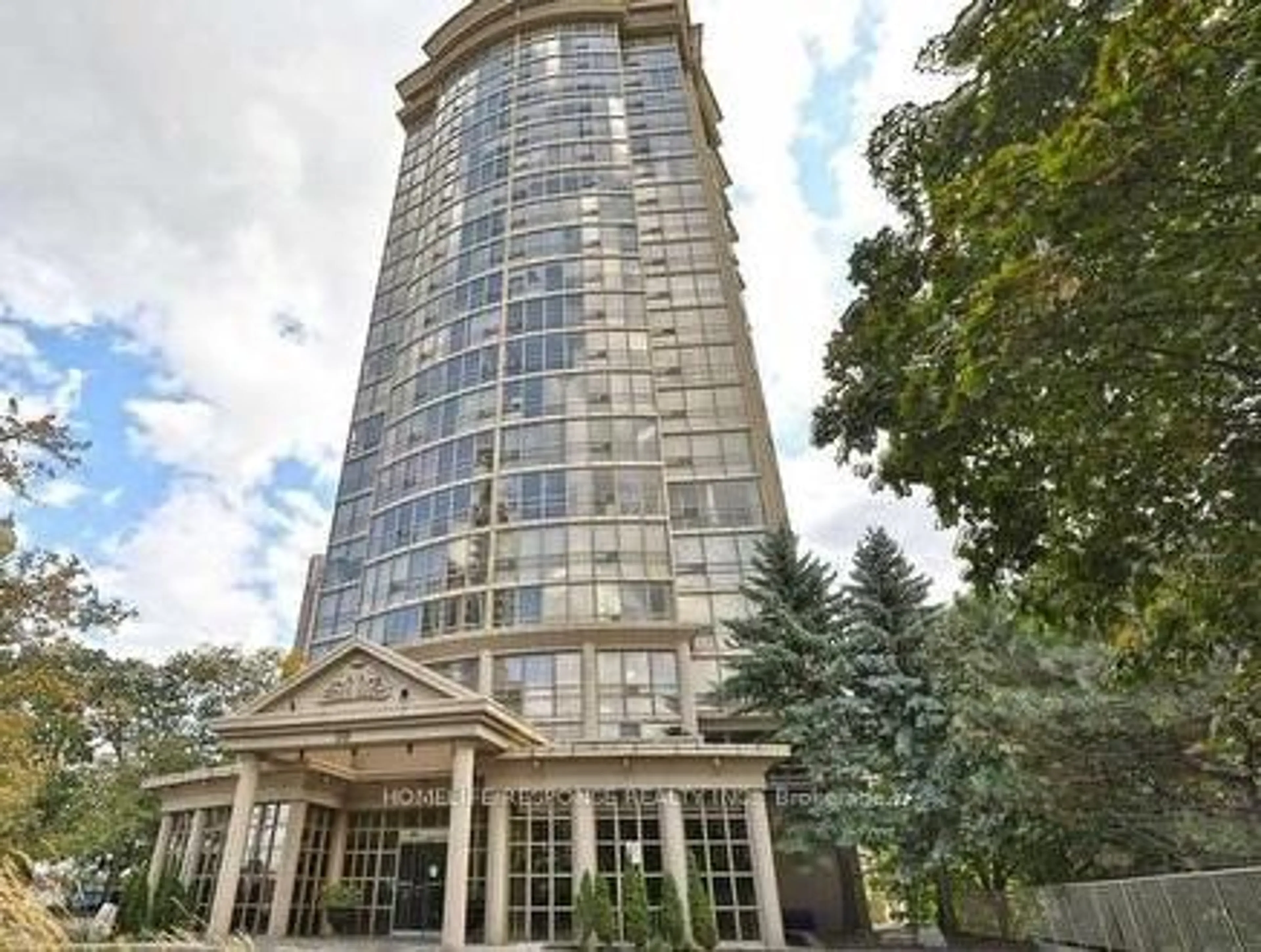 Indoor foyer for 50 Eglinton Ave #203, Mississauga Ontario L5R 3P5