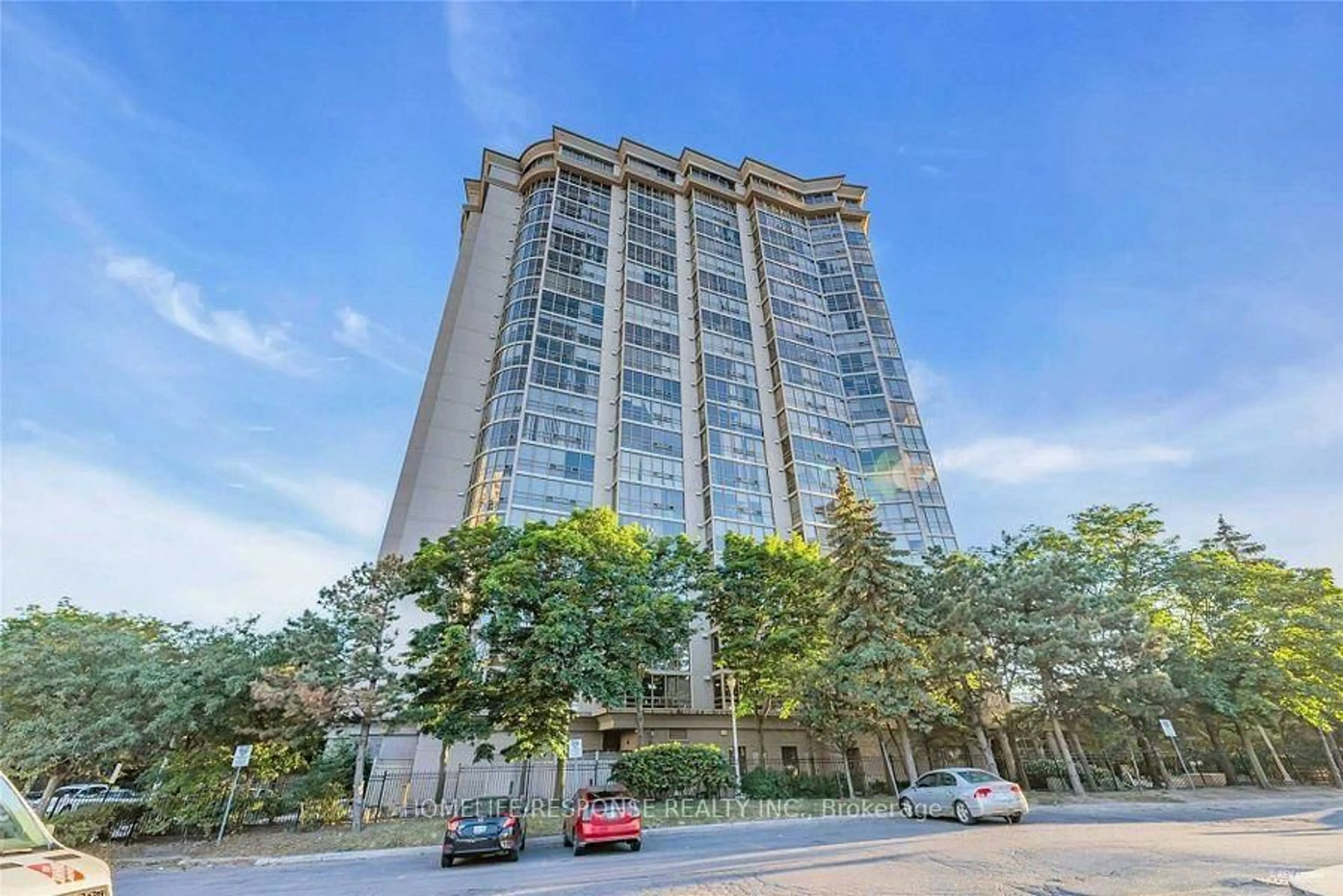 Indoor foyer for 50 Eglinton Ave #203, Mississauga Ontario L5R 3P5