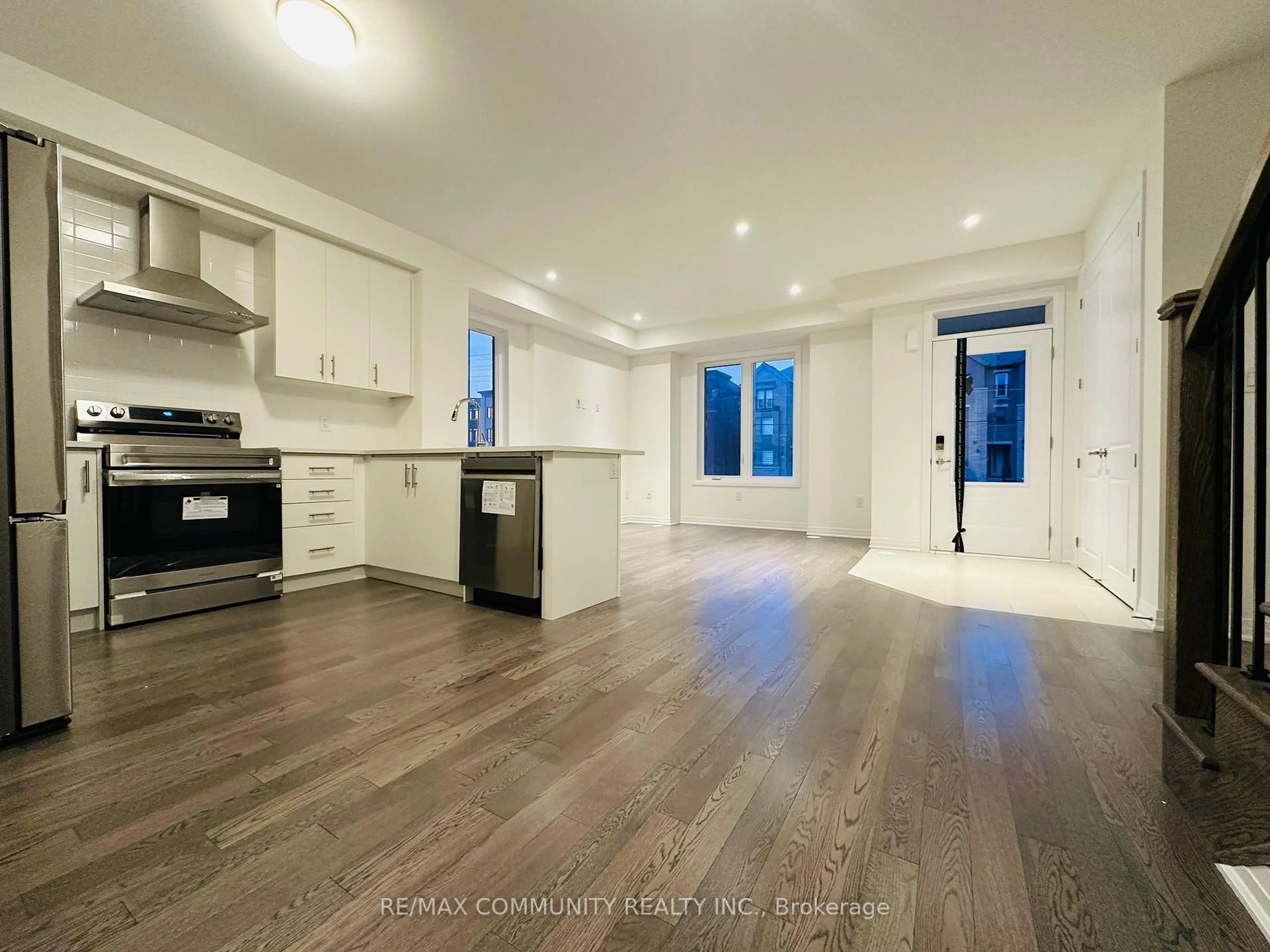 Open concept kitchen, unknown for 3268 Sixth Line, Oakville Ontario L6M 5S9