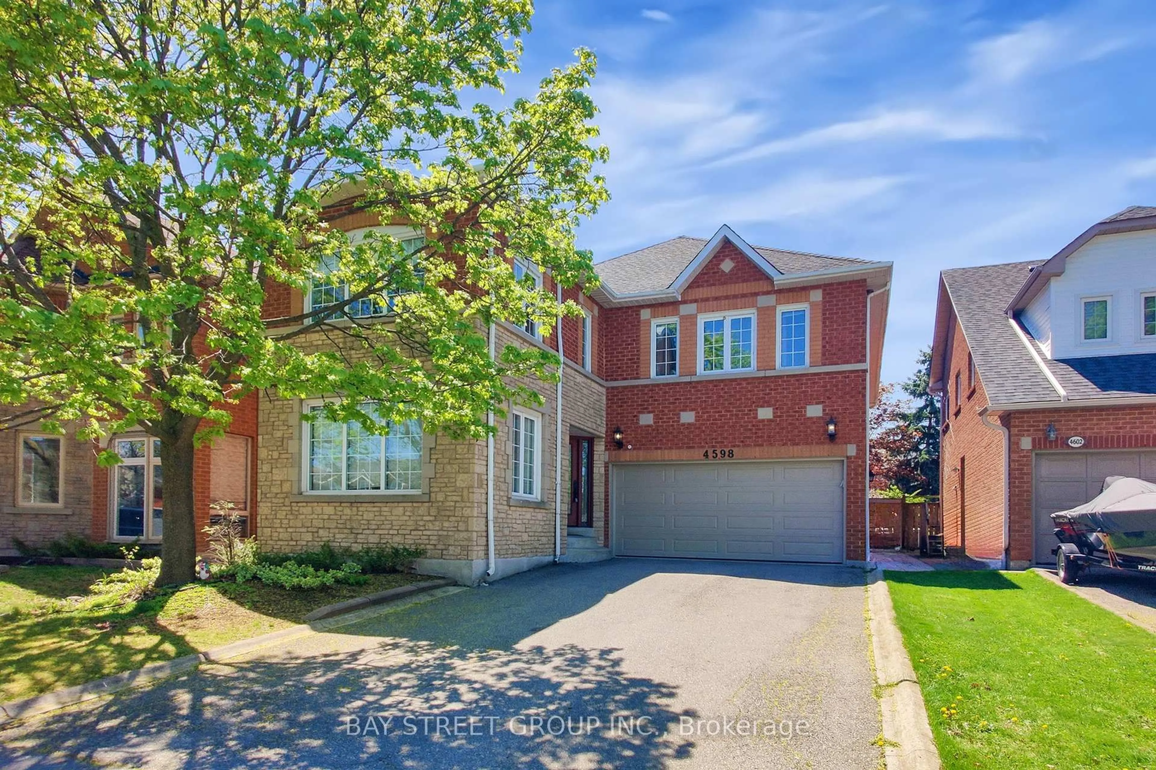 Home with brick exterior material, street for 4598 Willow Creek Dr, Mississauga Ontario L5V 1L1
