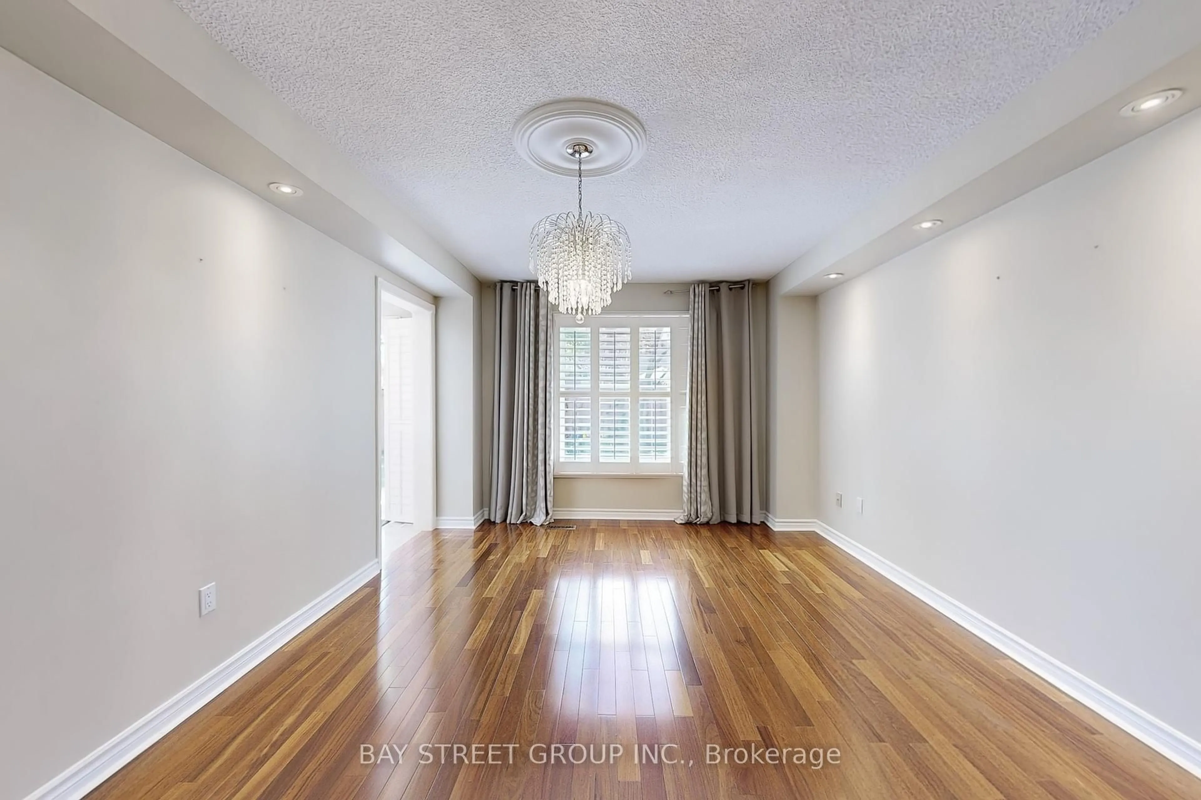 Unknown for 4598 Willow Creek Dr, Mississauga Ontario L5V 1L1