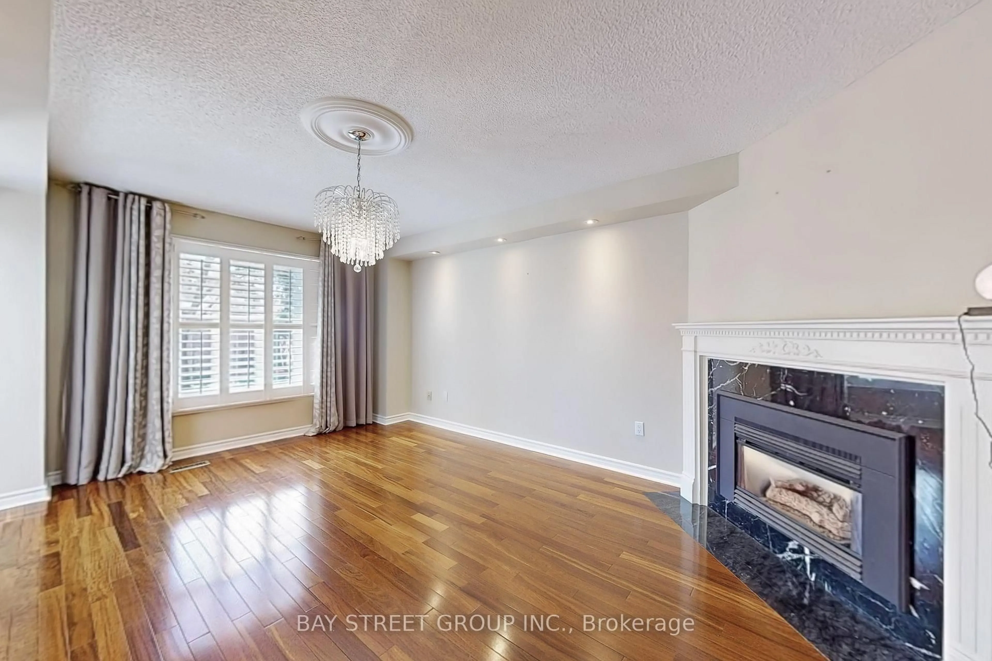 Living room with furniture, wood/laminate floor for 4598 Willow Creek Dr, Mississauga Ontario L5V 1L1