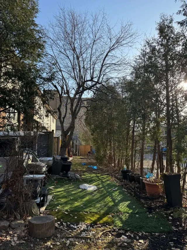 Additional property image - 20 Macallum Crt