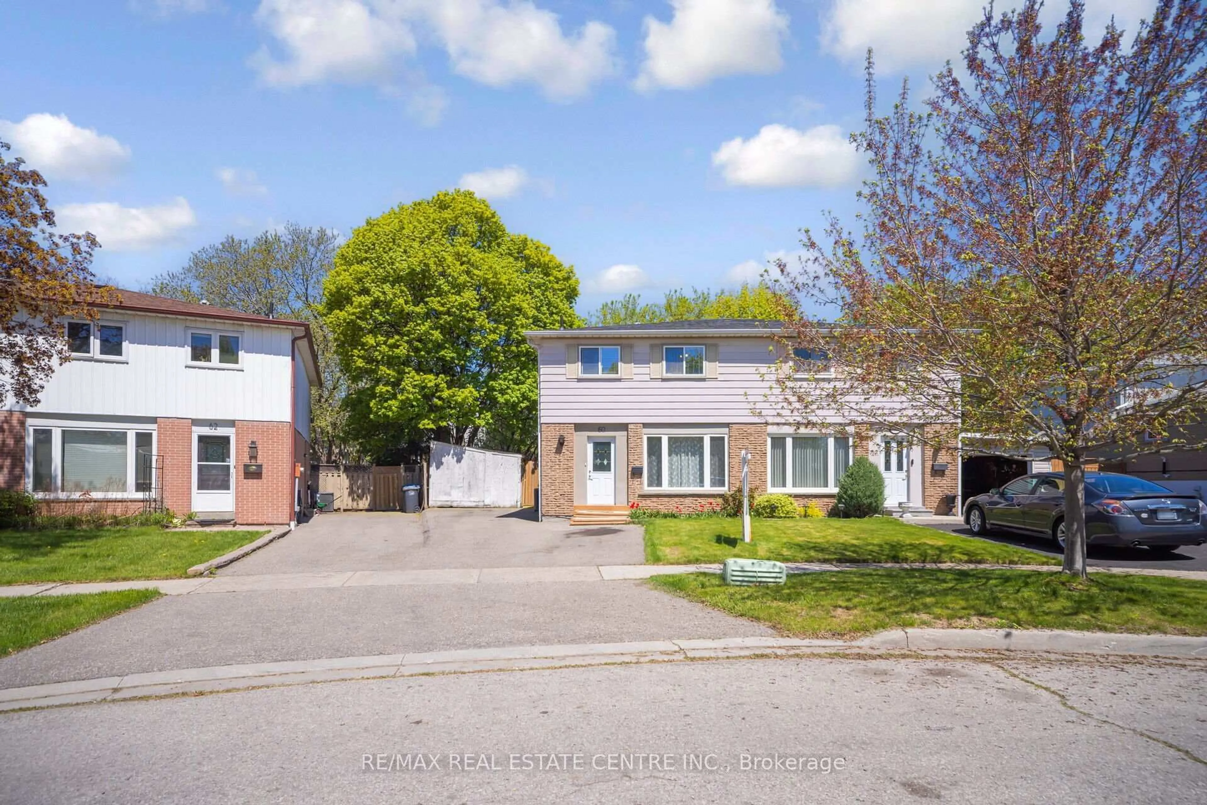 A pic from outside/outdoor area/front of a property/back of a property/a pic from drone, street for 60 Chipwood Cres, Brampton Ontario L6V 2E5