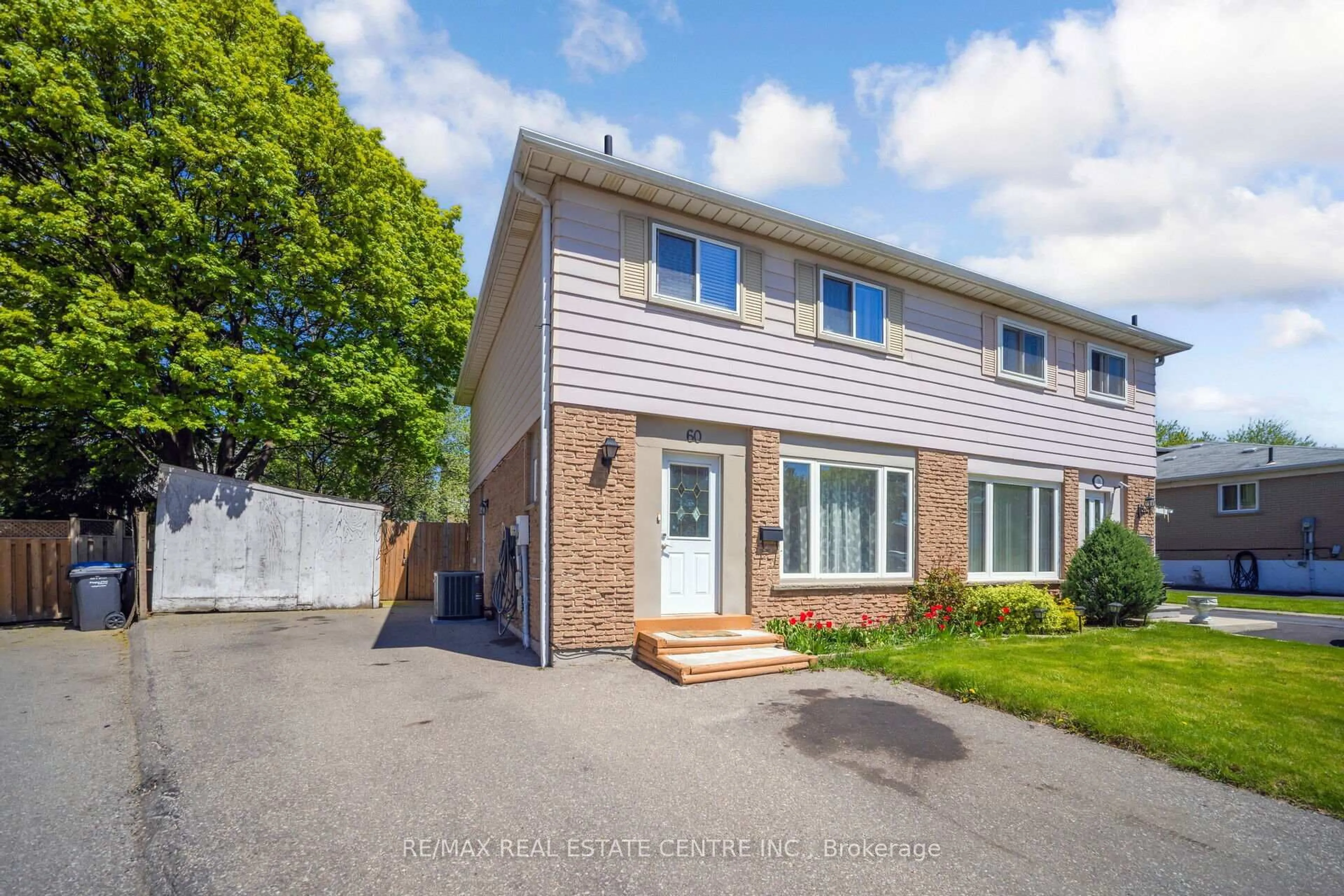 A pic from outside/outdoor area/front of a property/back of a property/a pic from drone, street for 60 Chipwood Cres, Brampton Ontario L6V 2E5