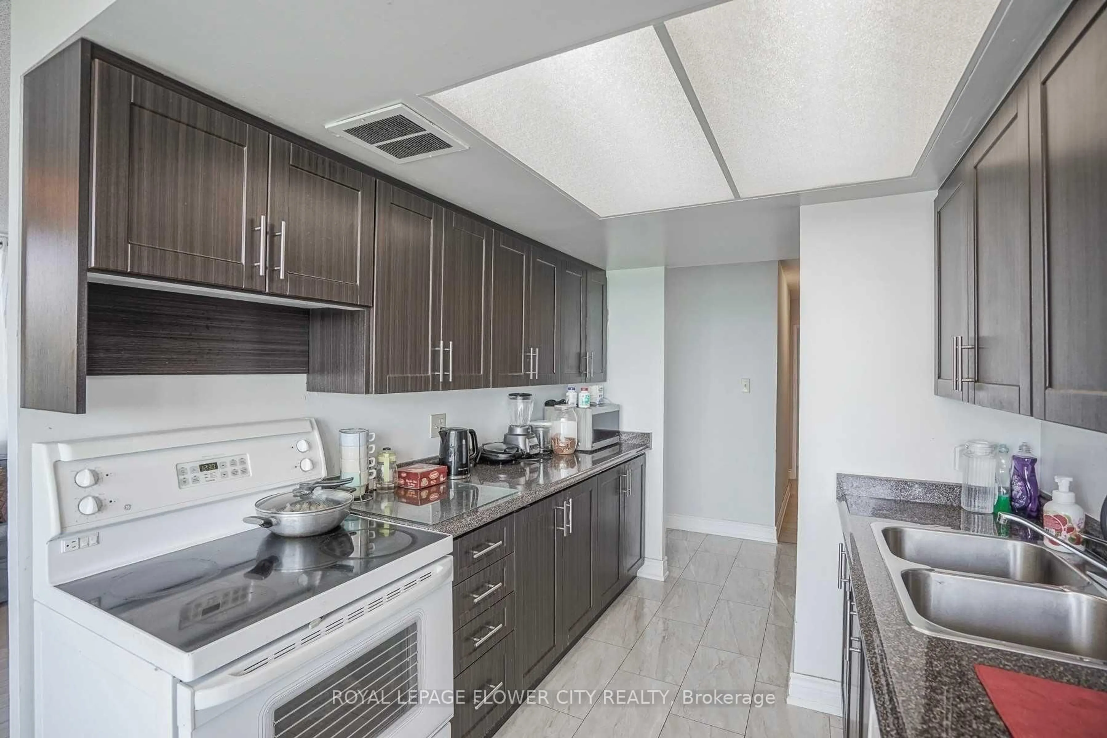 Standard kitchen, unknown for 10 Markbrook Lane #411, Toronto Ontario M9V 5E3