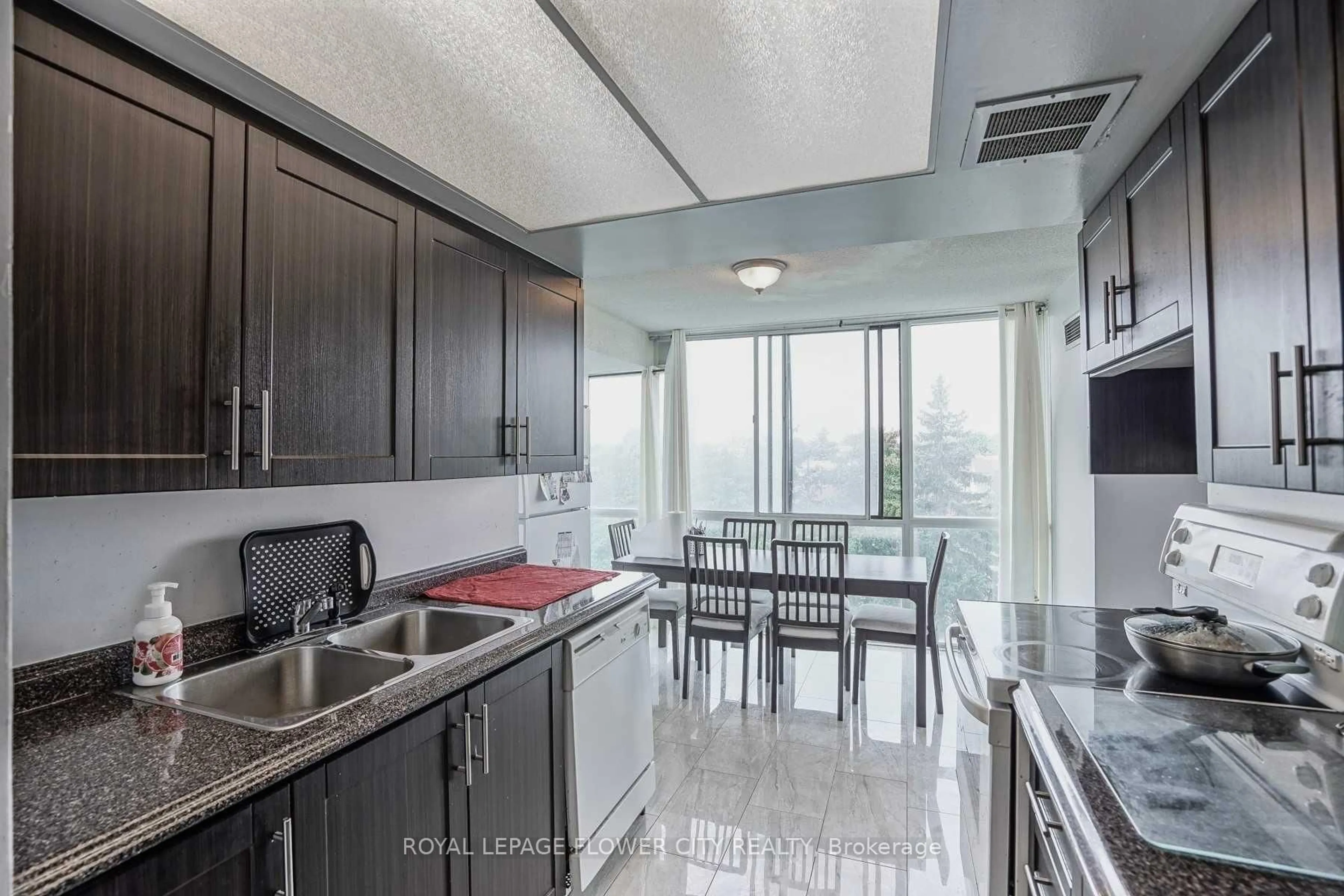 Standard kitchen, ceramic/tile floor for 10 Markbrook Lane #411, Toronto Ontario M9V 5E3