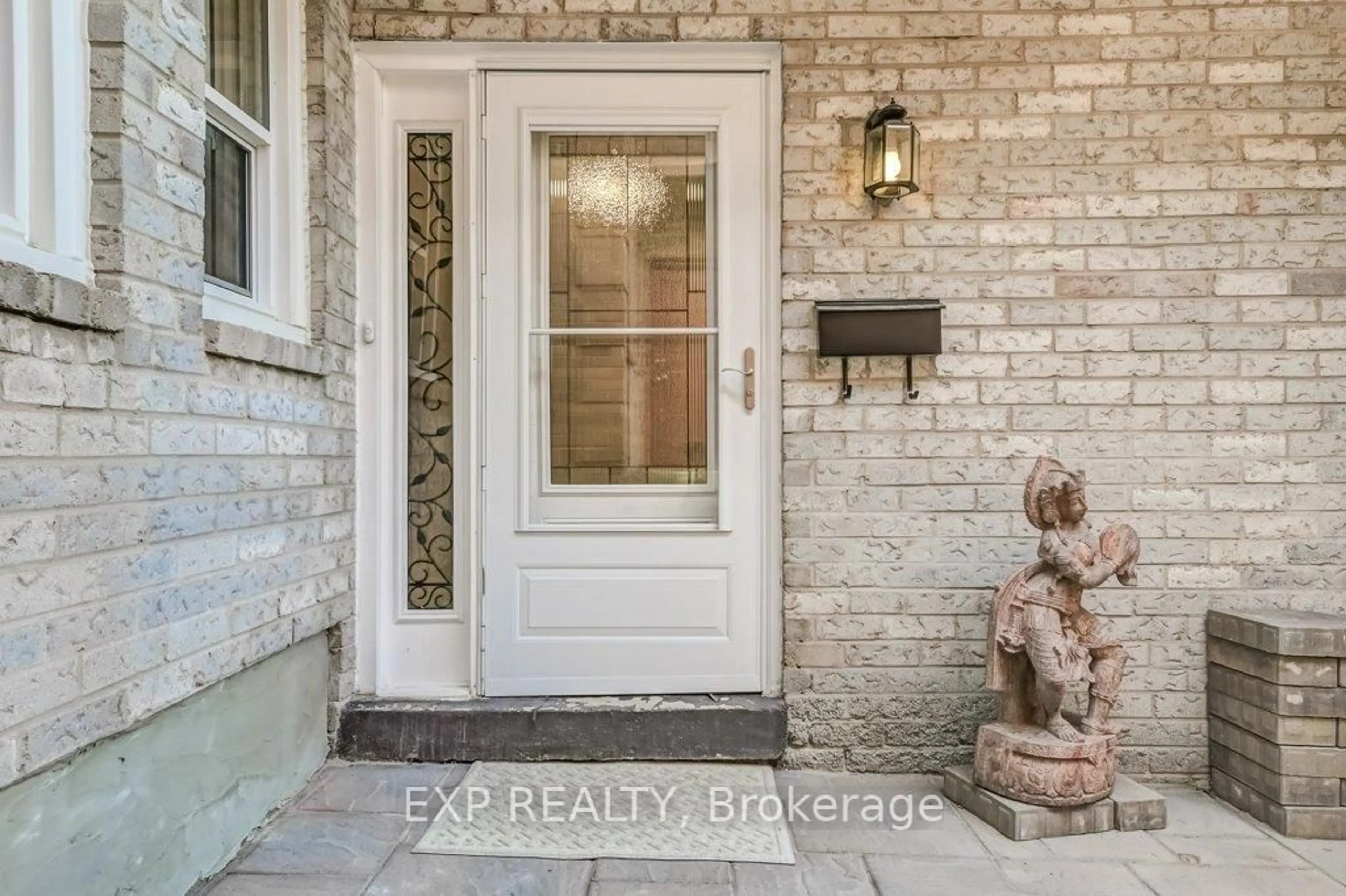 Indoor entryway for 1506 Prince John Circ, Oakville Ontario L6J 6T1