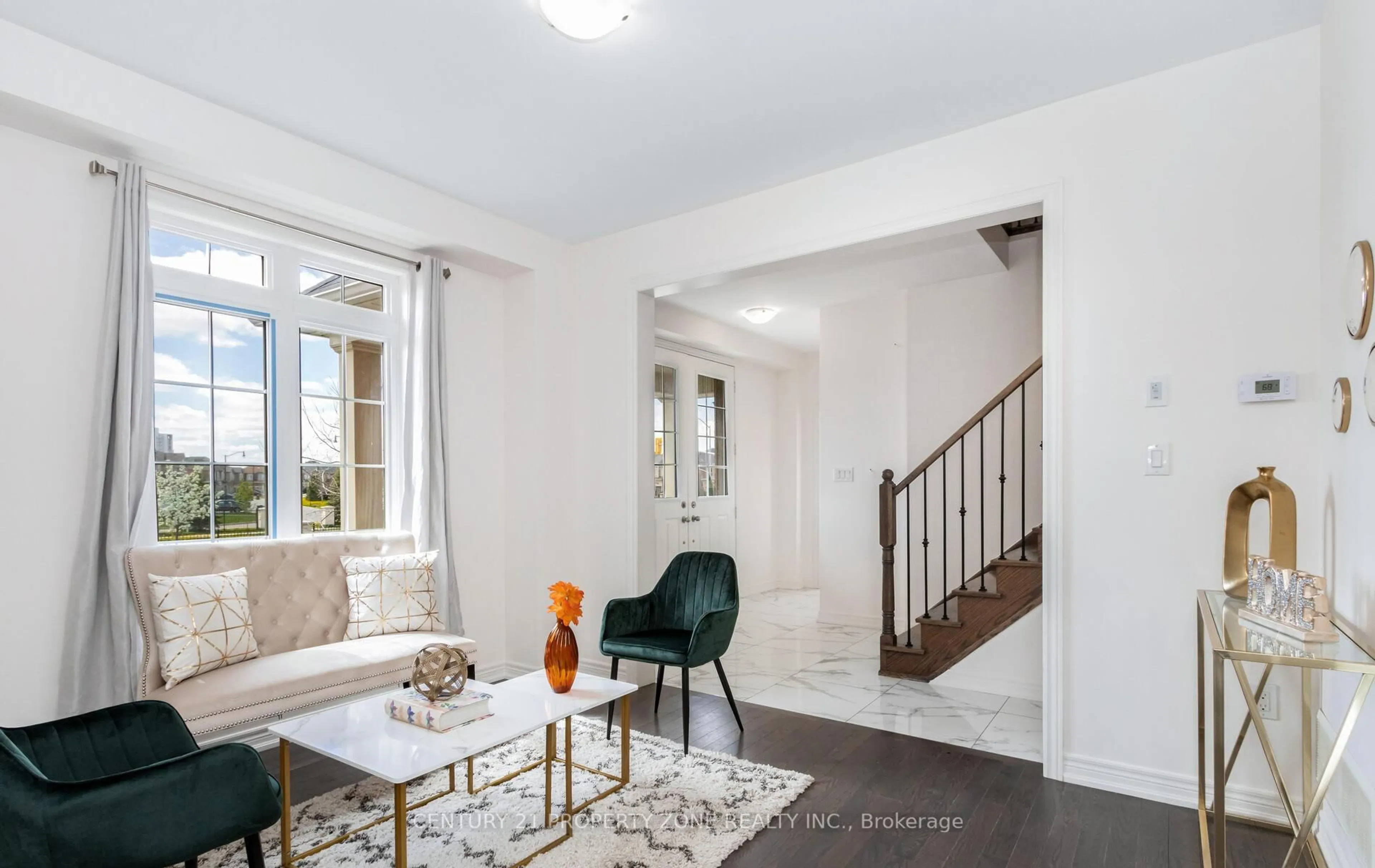 Indoor entryway for 33 Dunley Cres, Brampton Ontario L6X 5G8