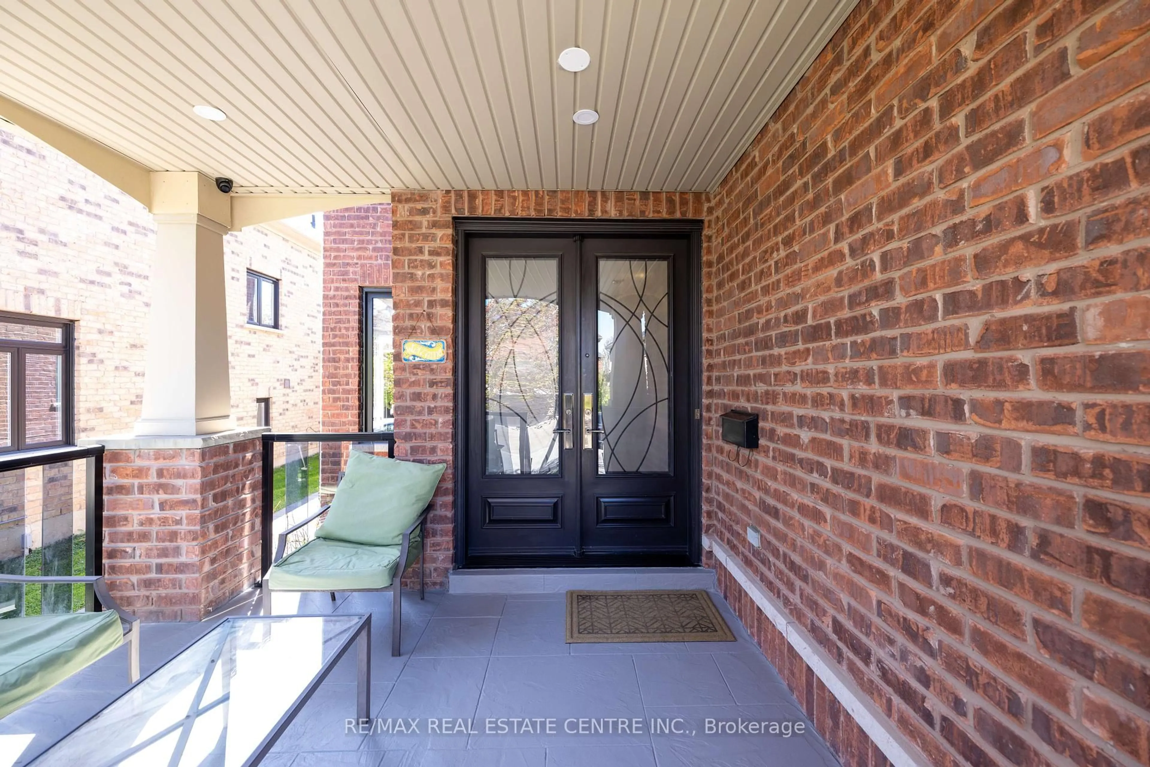 Indoor entryway for 3408 Hideaway Pl, Mississauga Ontario L5M 0A7