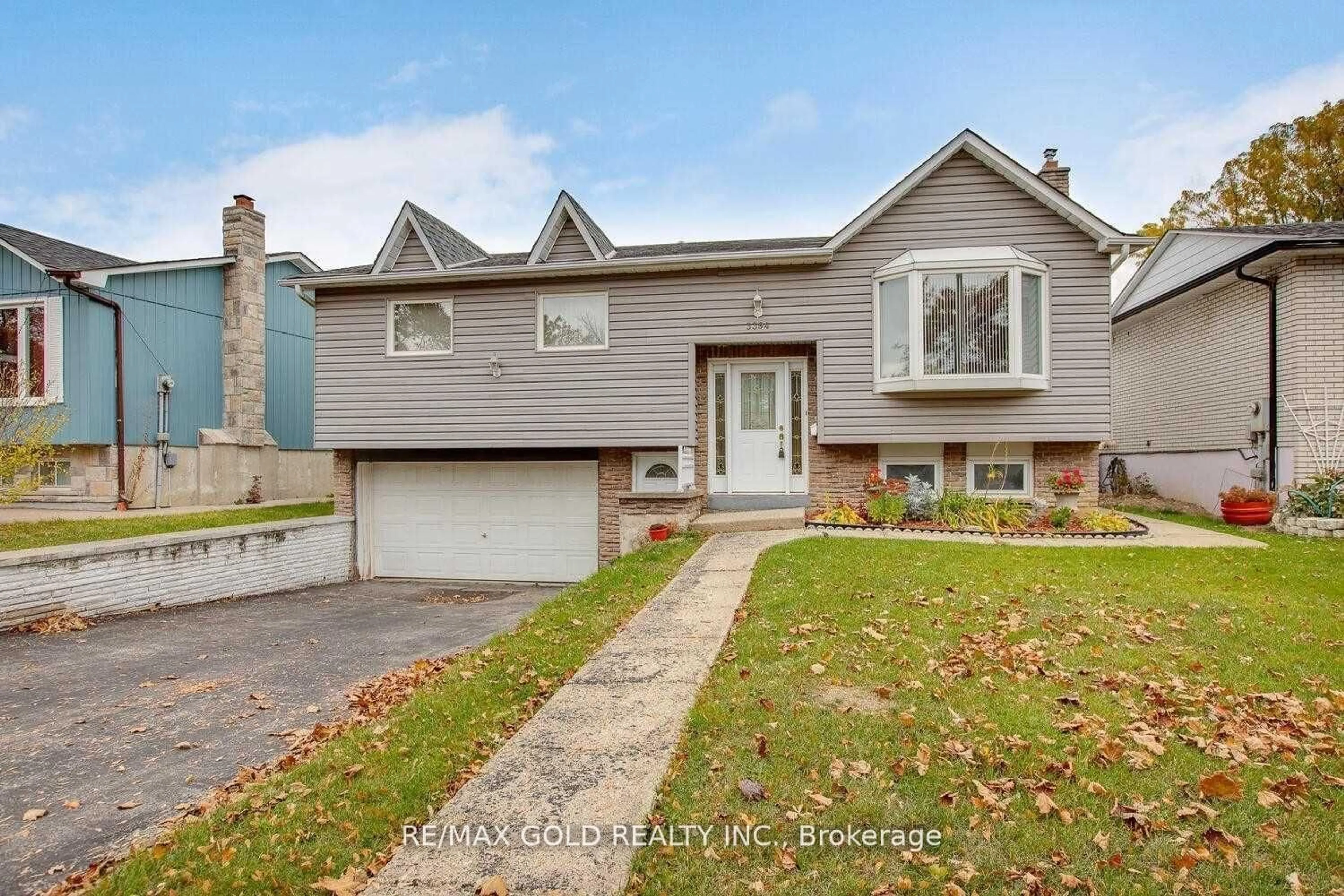 Home with vinyl exterior material, street for 3394 Dwiggin Ave, Mississauga Ontario L4T 3J2