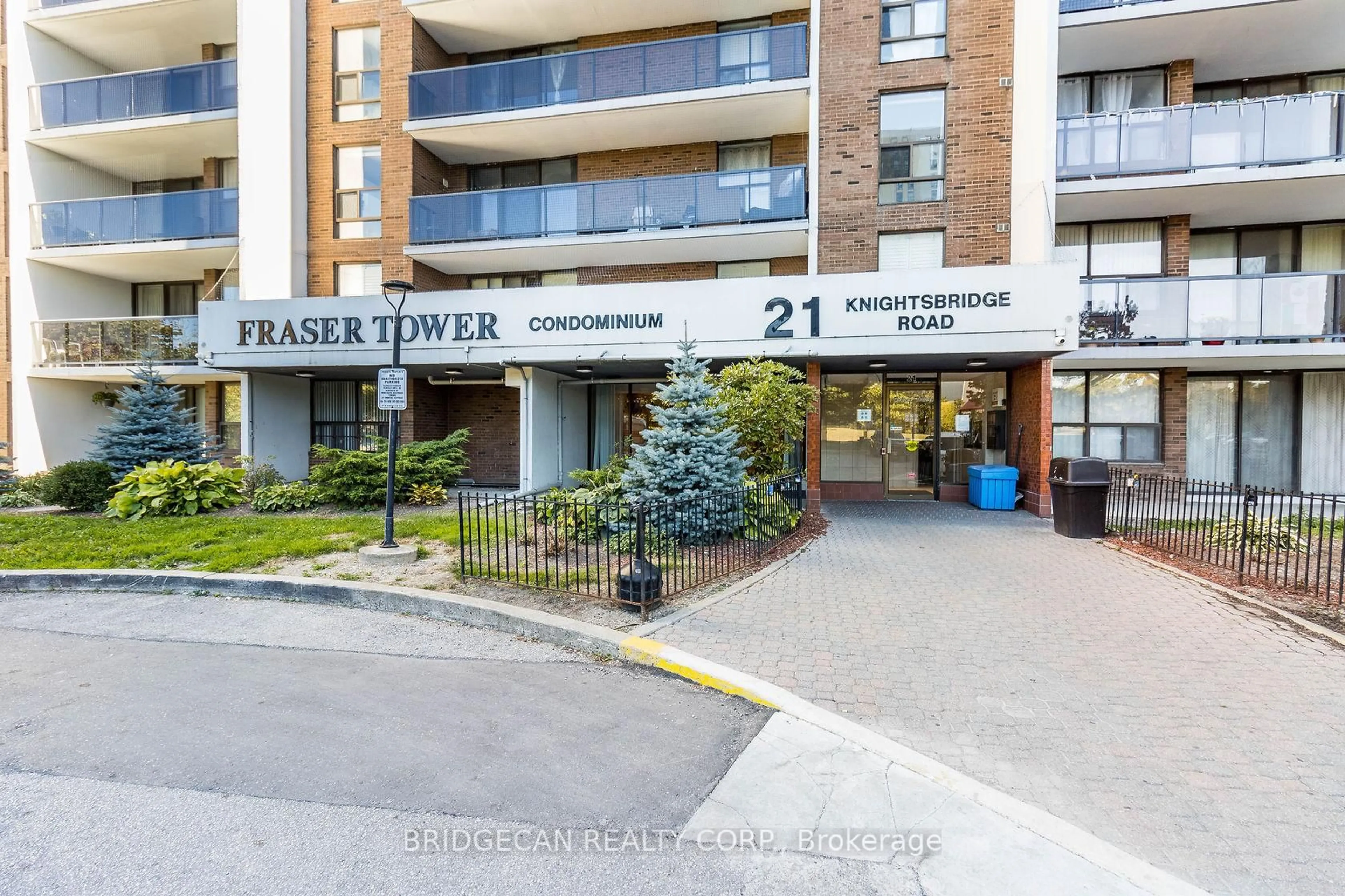 Indoor foyer for 21 Knightsbridge Rd #602, Brampton Ontario L6T 3Y1