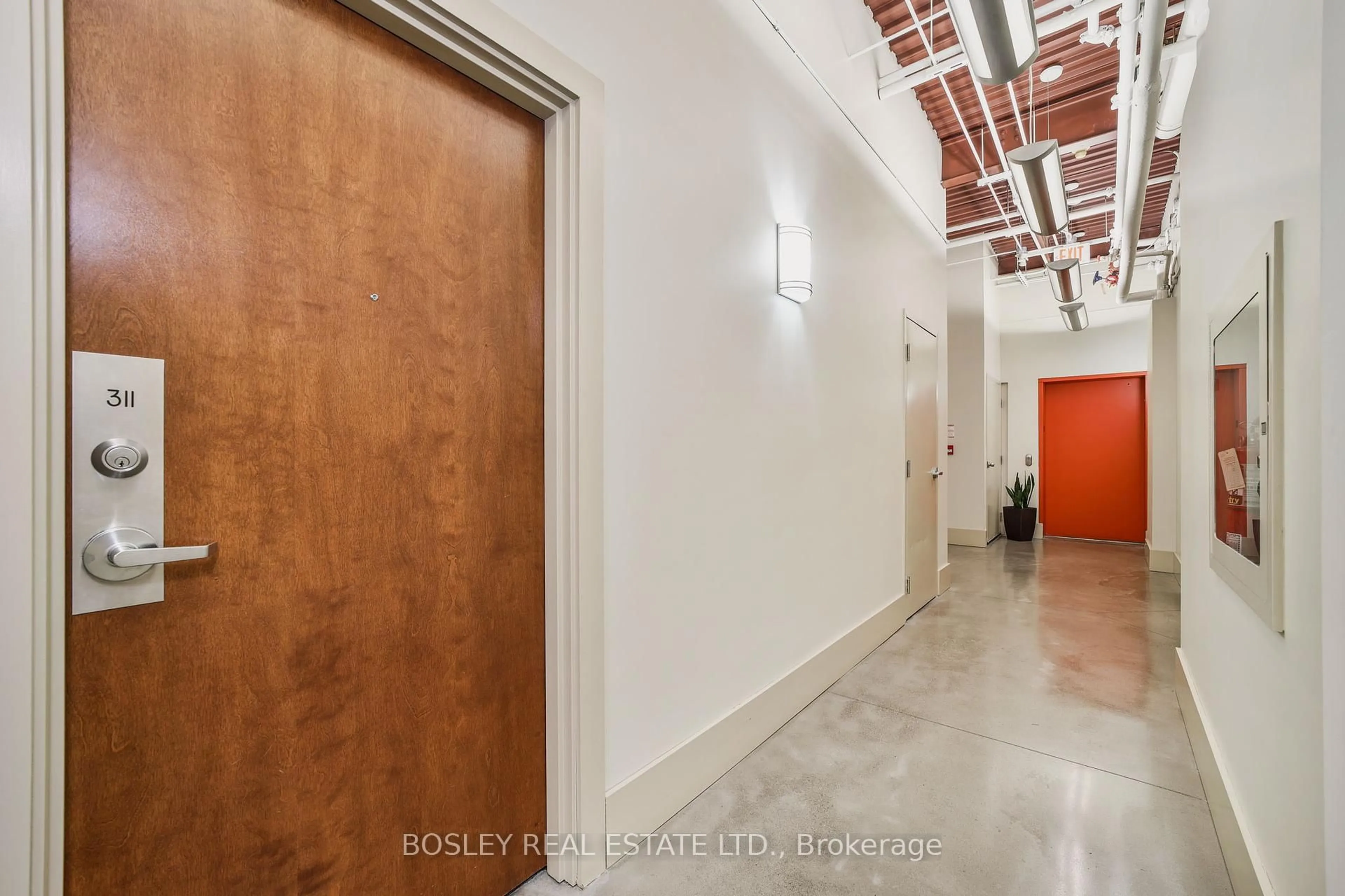 Indoor foyer for 550 Hopewell Ave #311, Toronto Ontario M6E 2S6