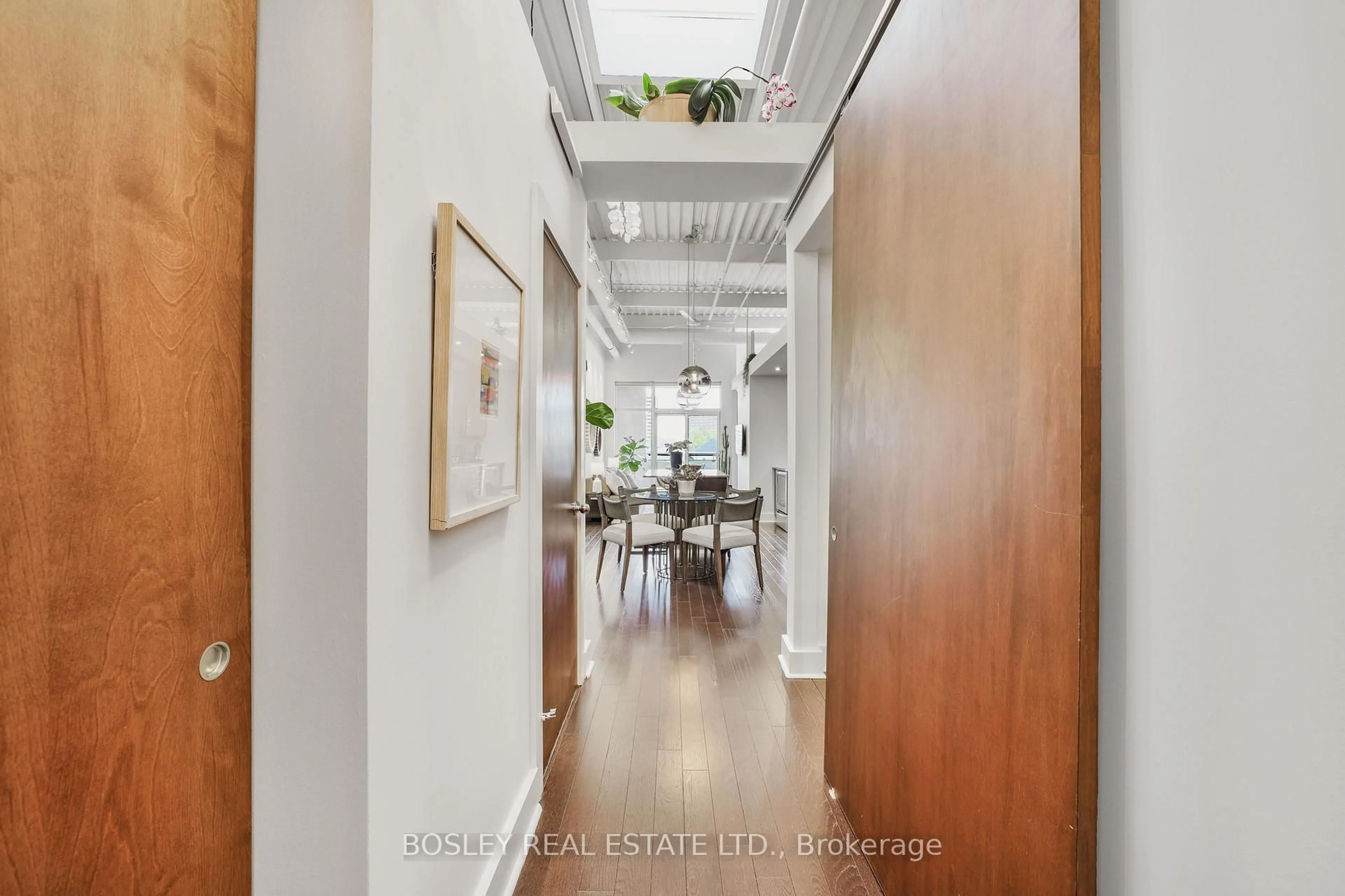 Indoor entryway for 550 Hopewell Ave #311, Toronto Ontario M6E 2S6
