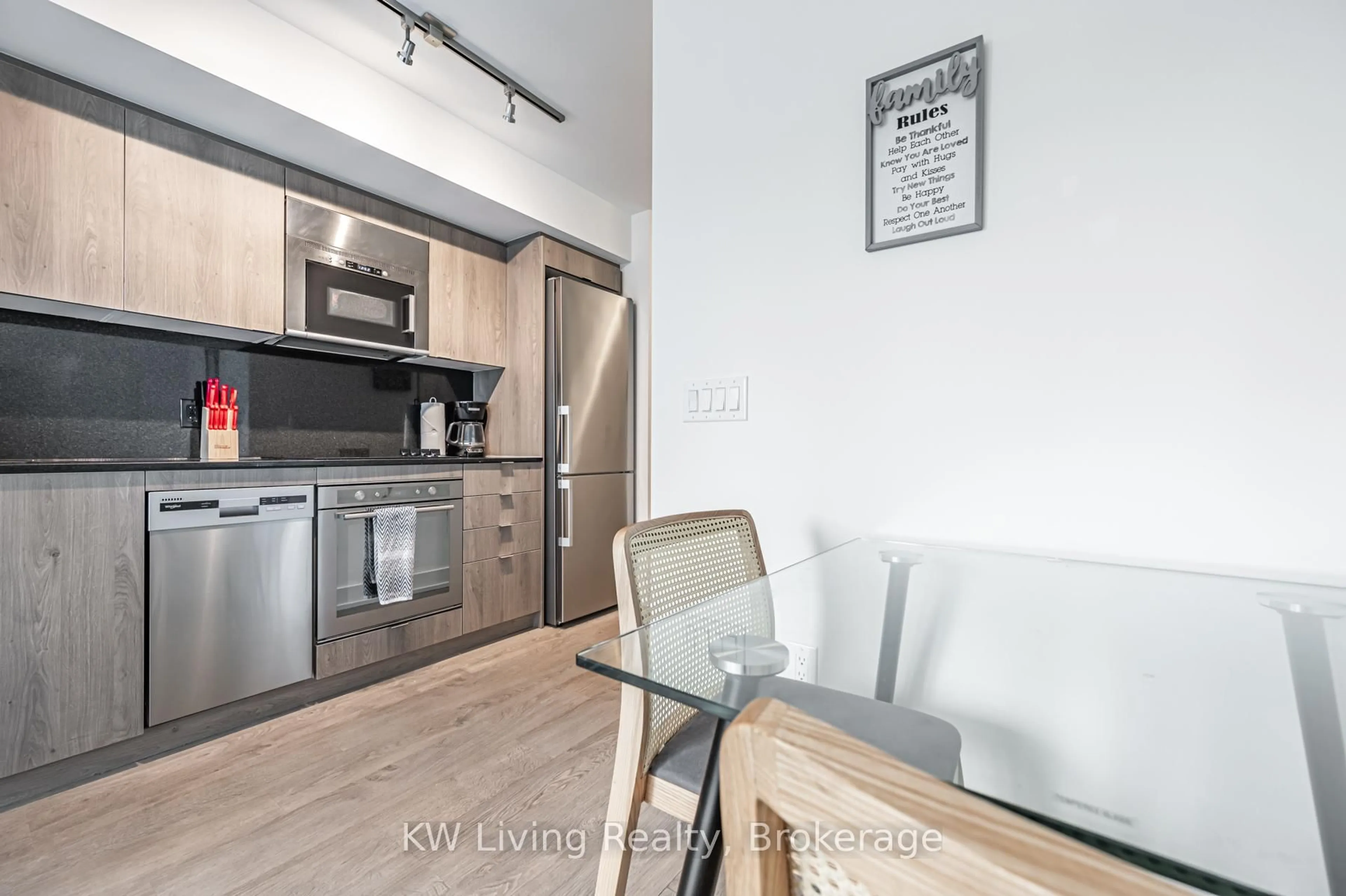 Standard kitchen, wood/laminate floor for 5 Mabelle Ave #931, Toronto Ontario M9A 0C8