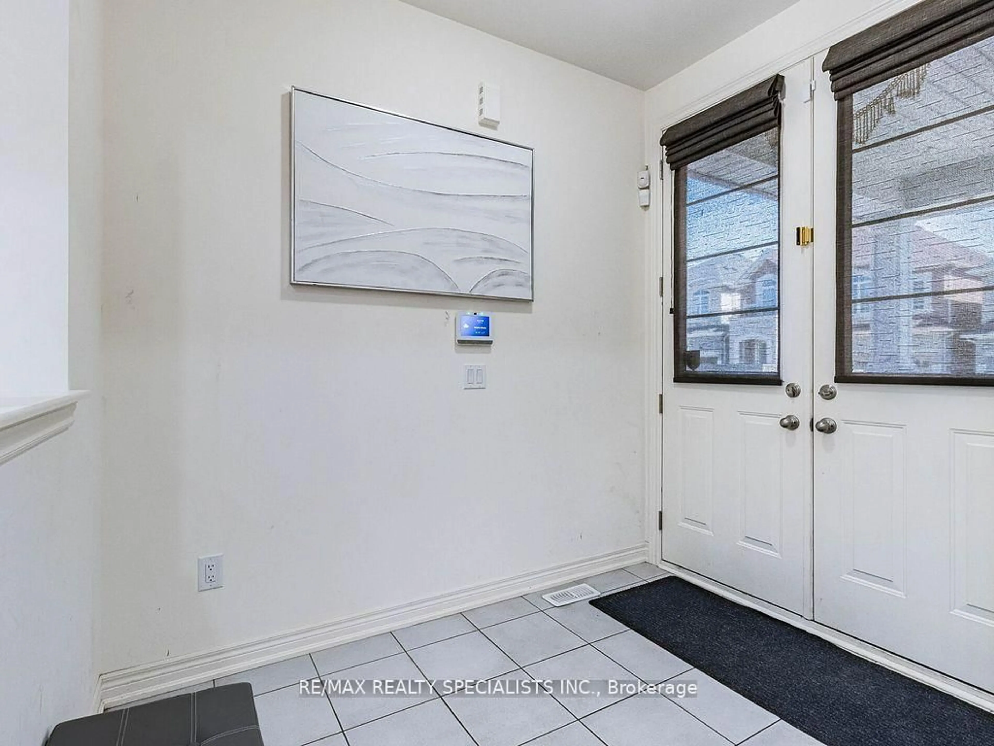 Indoor entryway for 11 Elverton Cres, Brampton Ontario L7A 4Z4