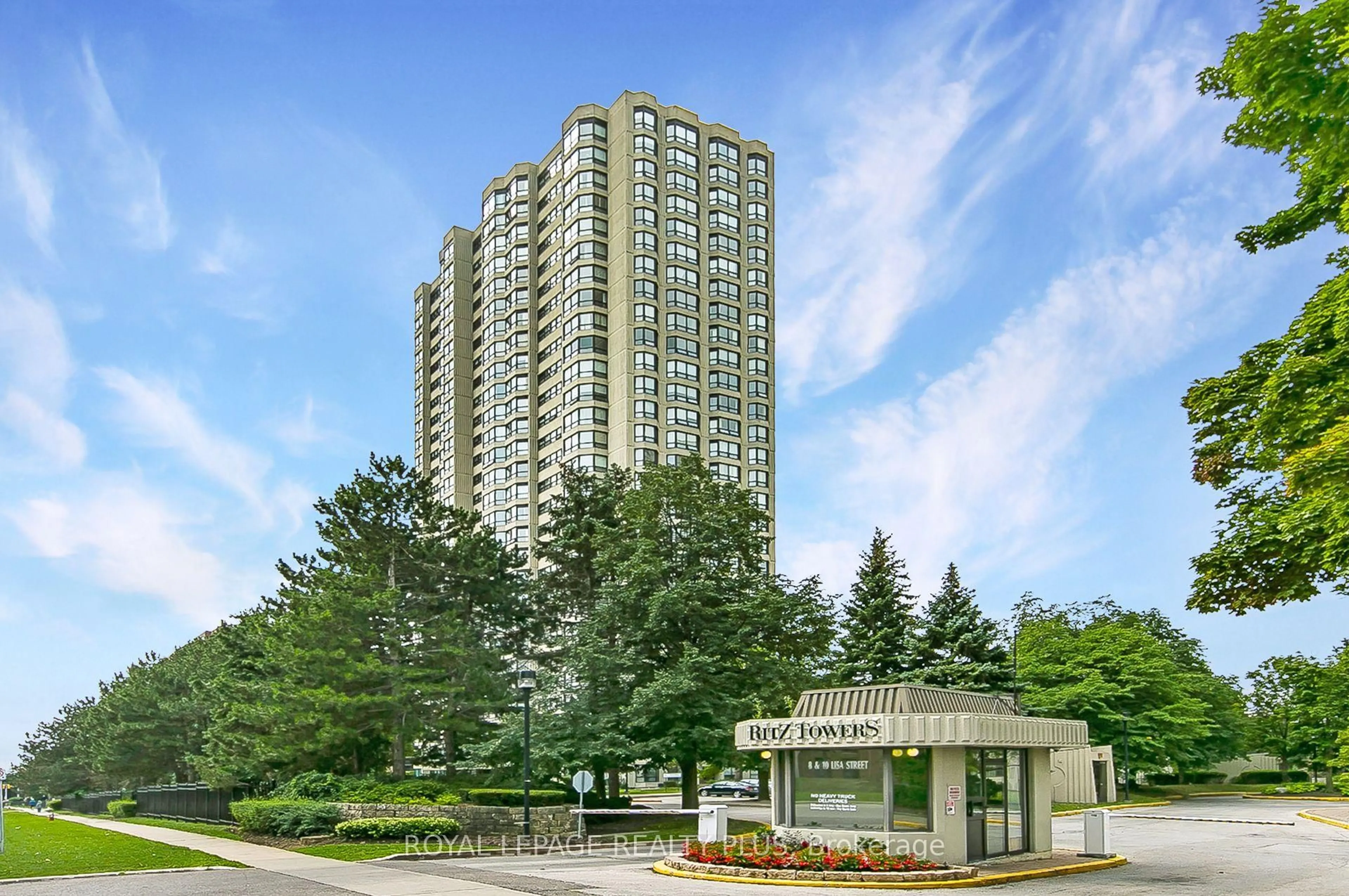 Indoor foyer for 8 Lisa St #2306, Brampton Ontario L6T 4S6