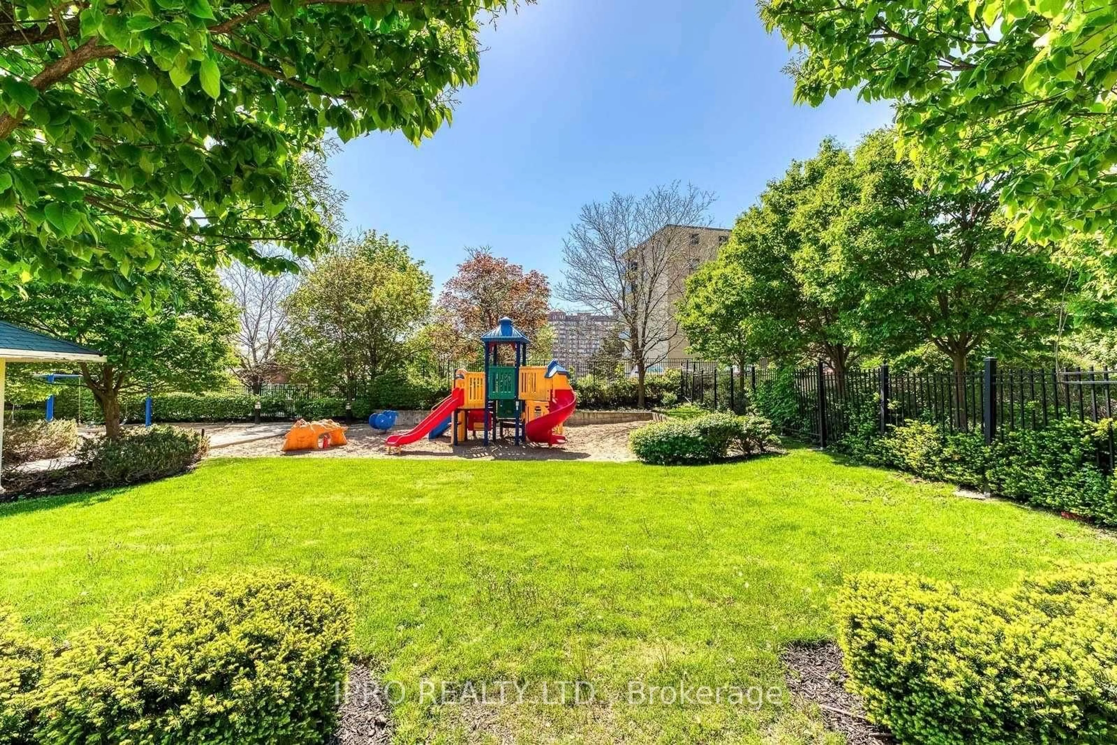 Patio, street for 3504 Hurontario St #2310, Mississauga Ontario L5B 0B9
