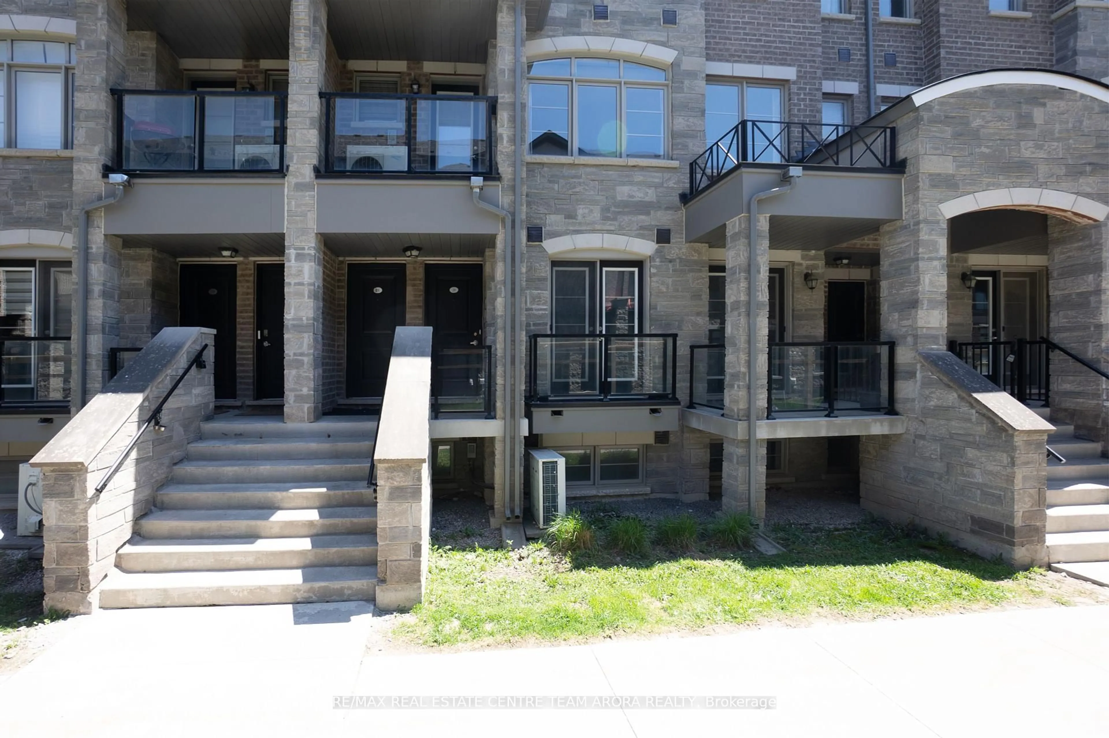 Patio, unknown for 200 Veterans Dr #20, Brampton Ontario L7A 4S6