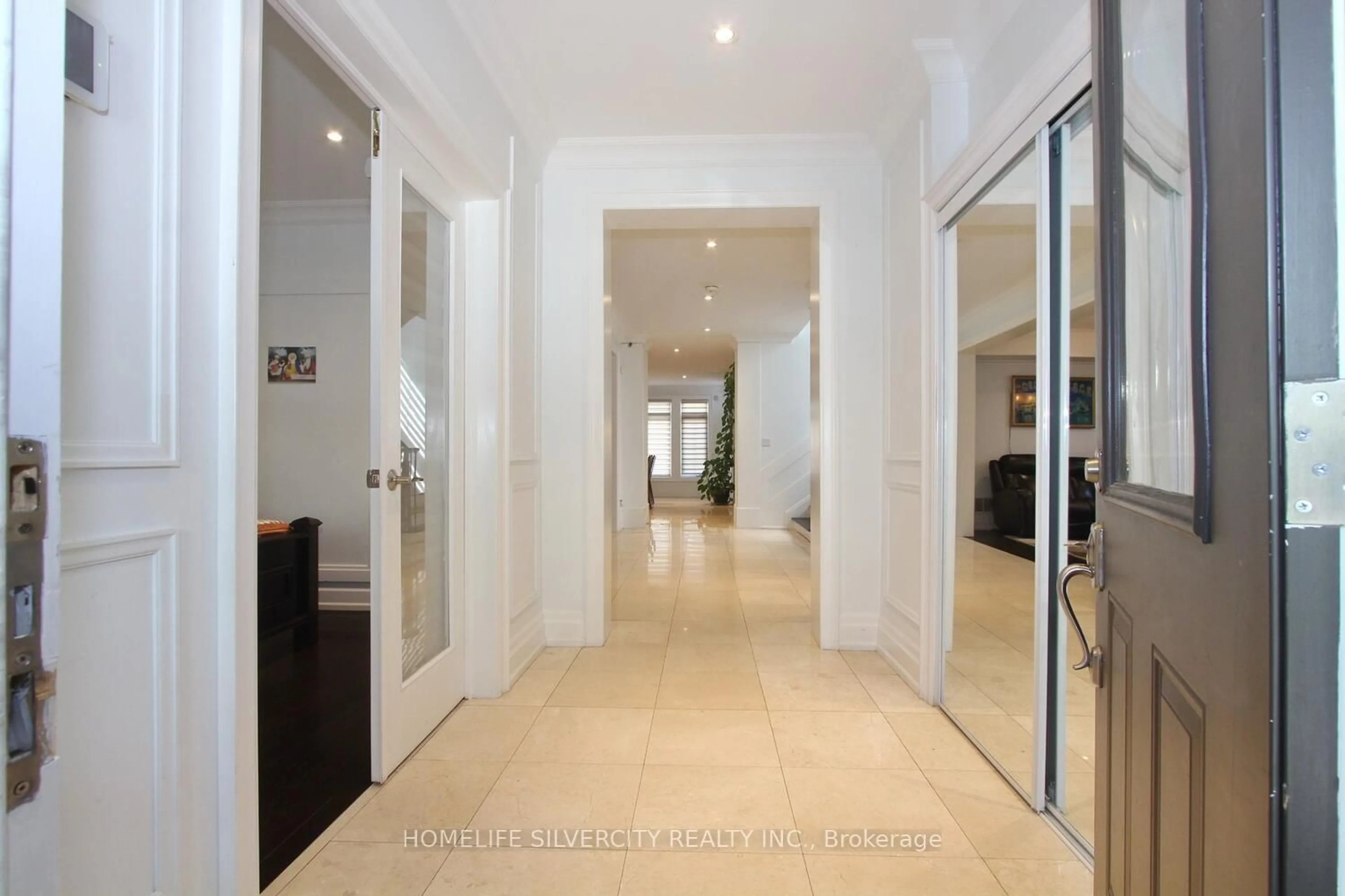 Indoor foyer for 4 Byng Ave, Toronto Ontario M9W 2M9