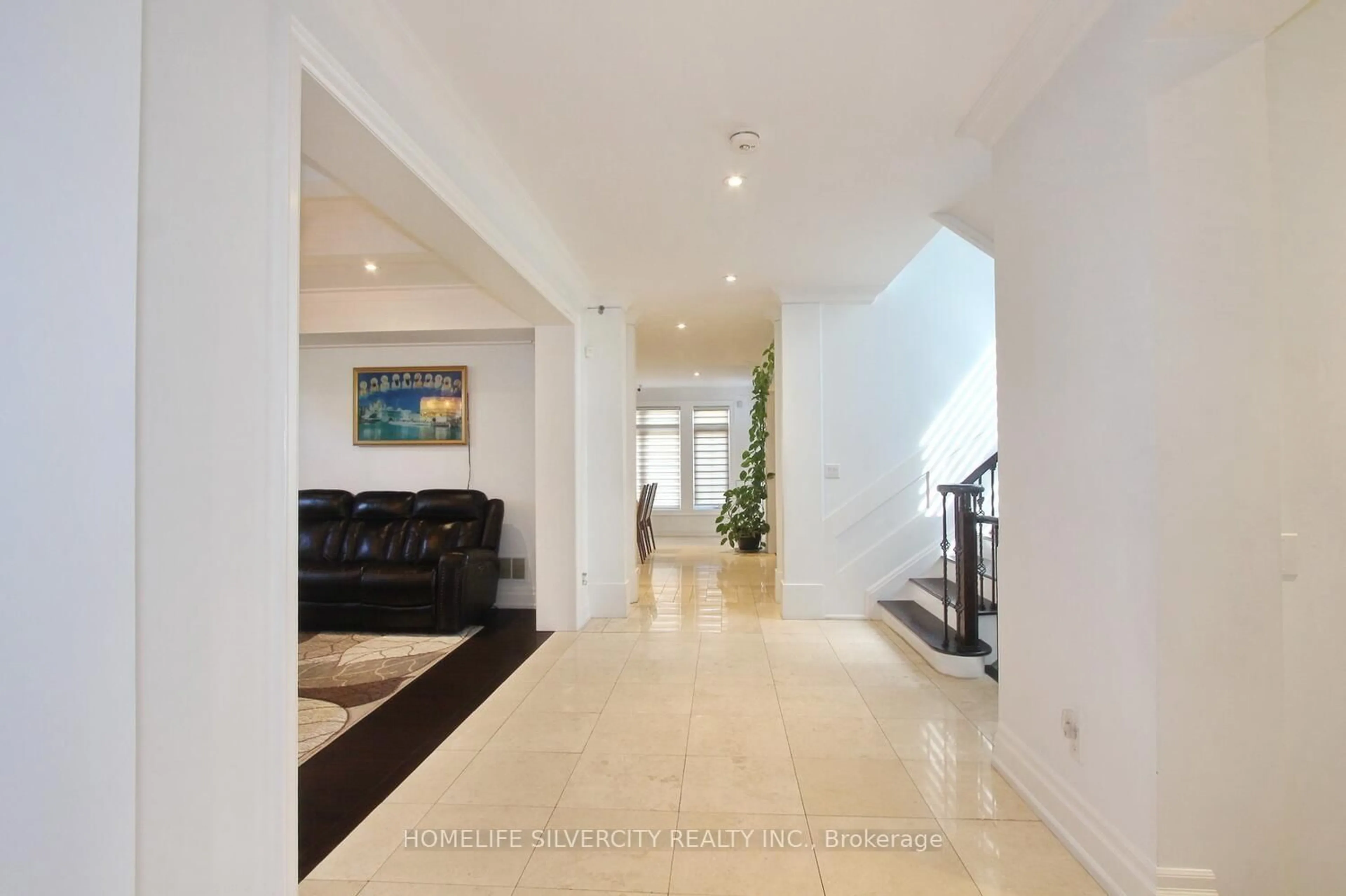 Indoor foyer for 4 Byng Ave, Toronto Ontario M9W 2M9
