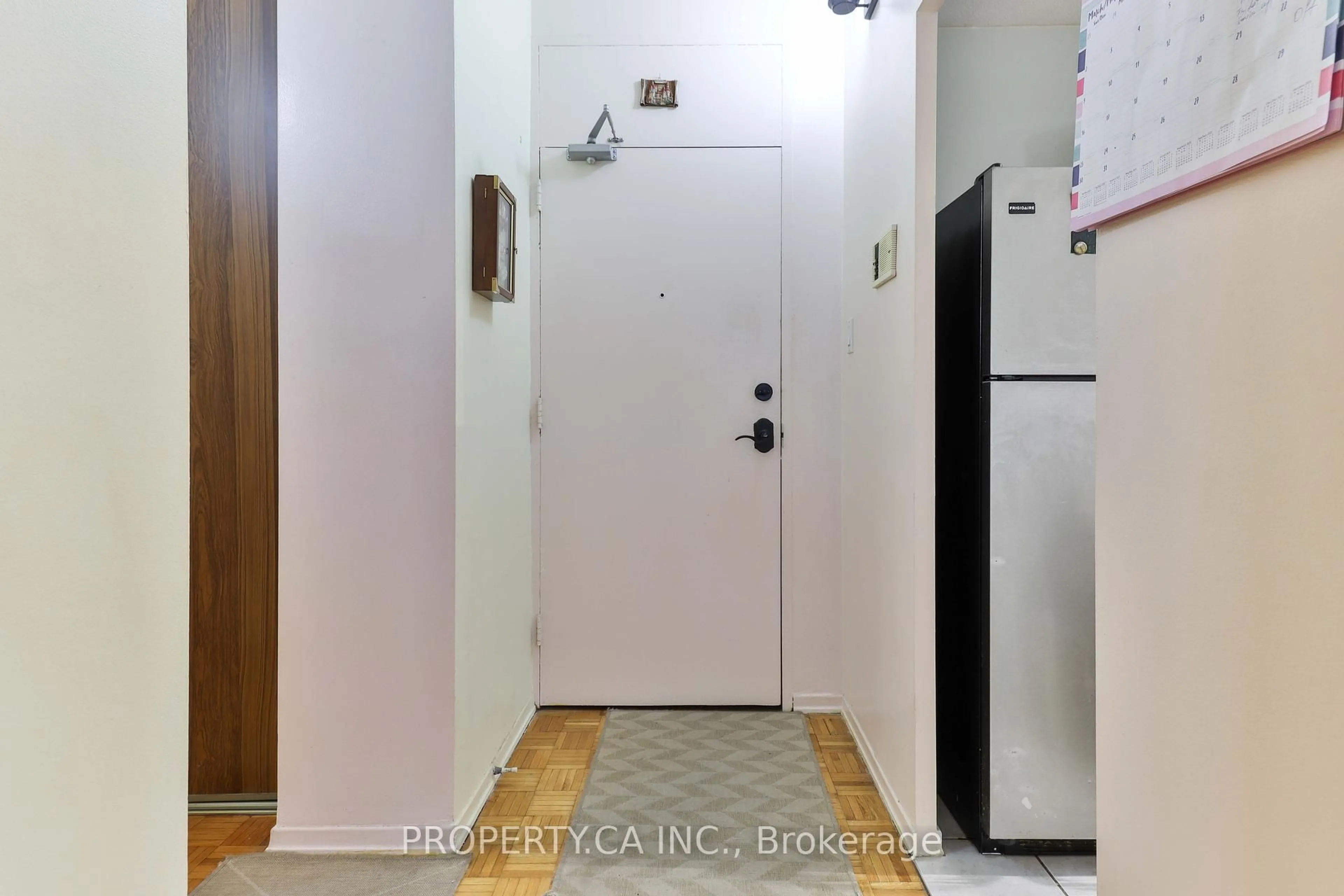 Indoor entryway for 3625 Lakeshore Blvd #108, Toronto Ontario M8W 4W2