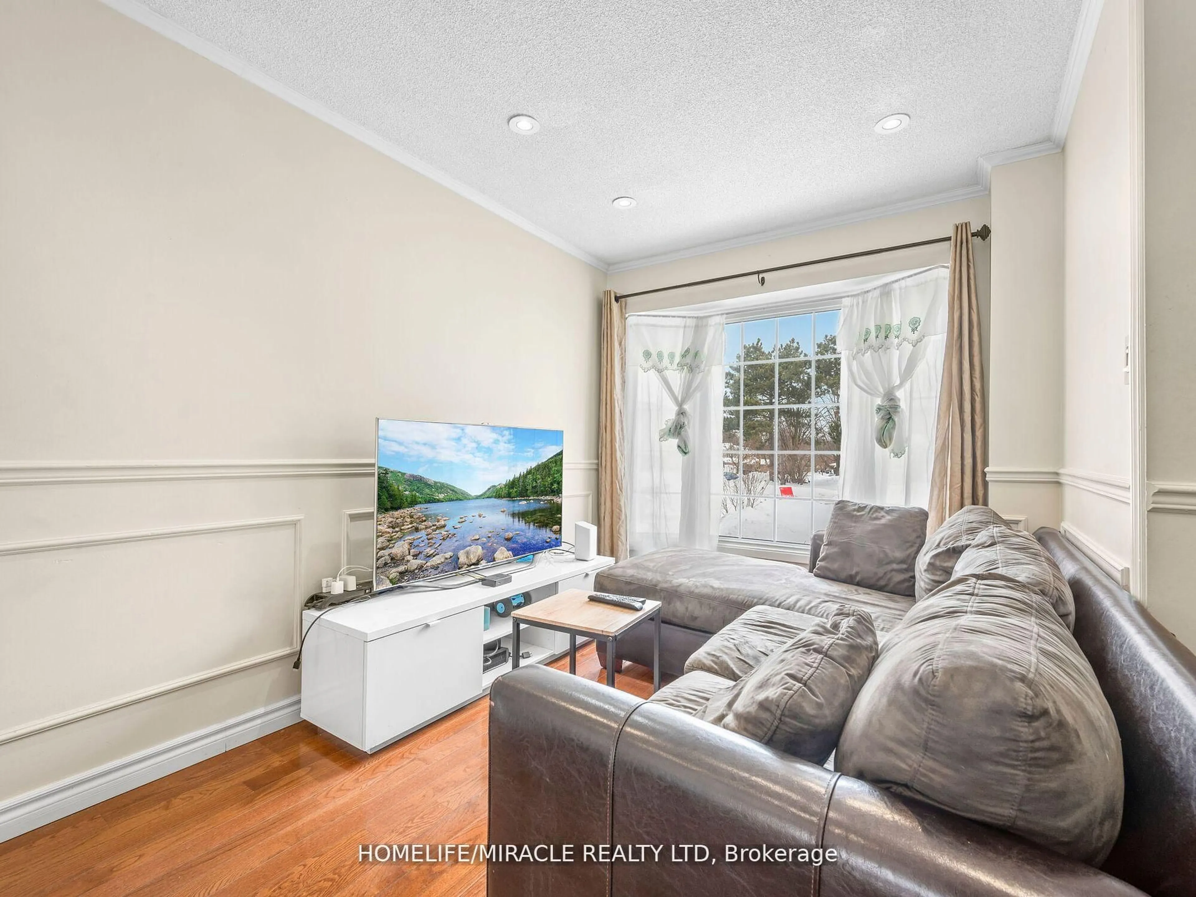 Living room with furniture, unknown for 3124 Patrick Cres, Mississauga Ontario L5N 3G5