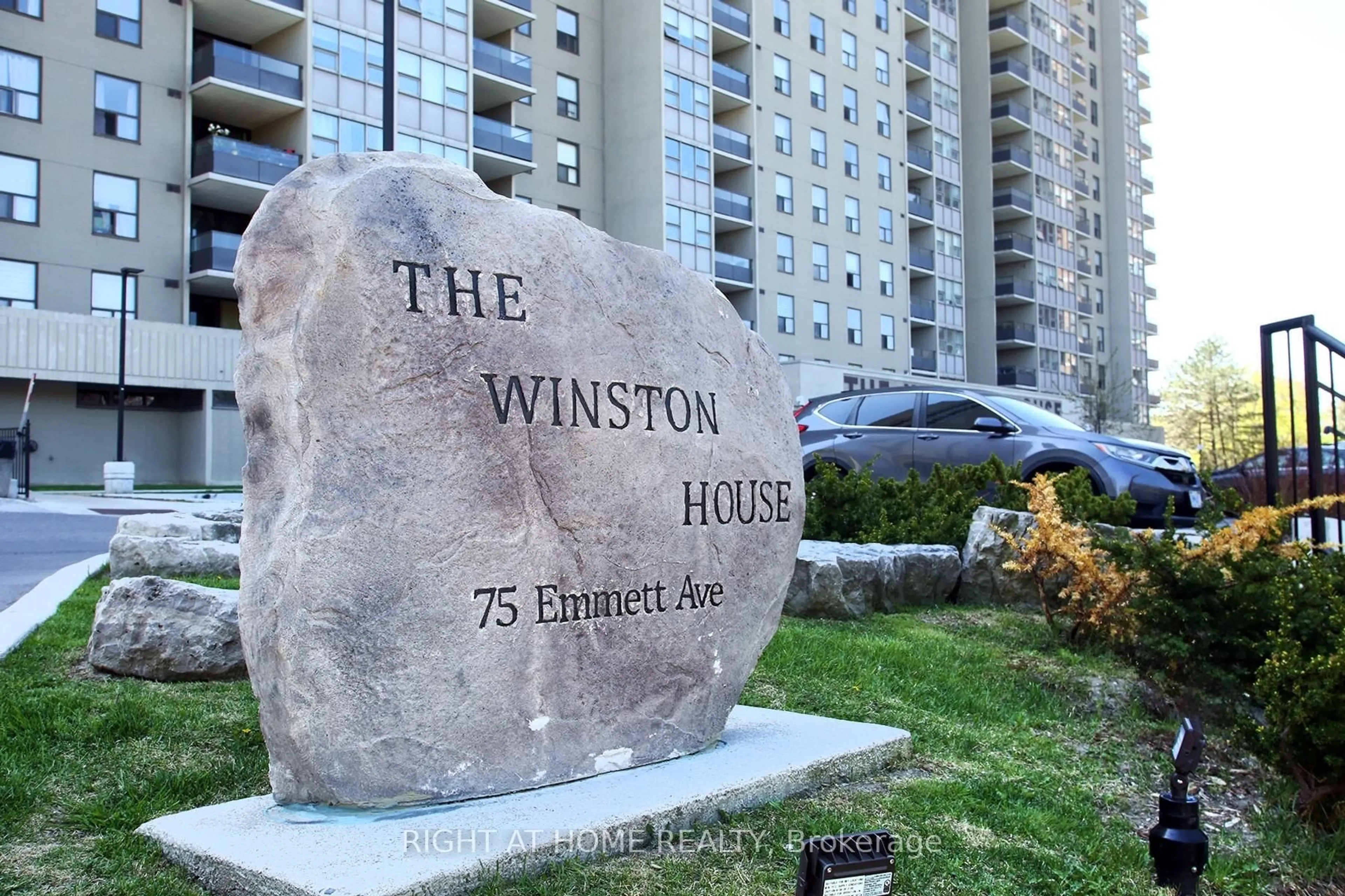 Indoor foyer for 75 Emmett Ave #1112, Toronto Ontario M6M 5A7
