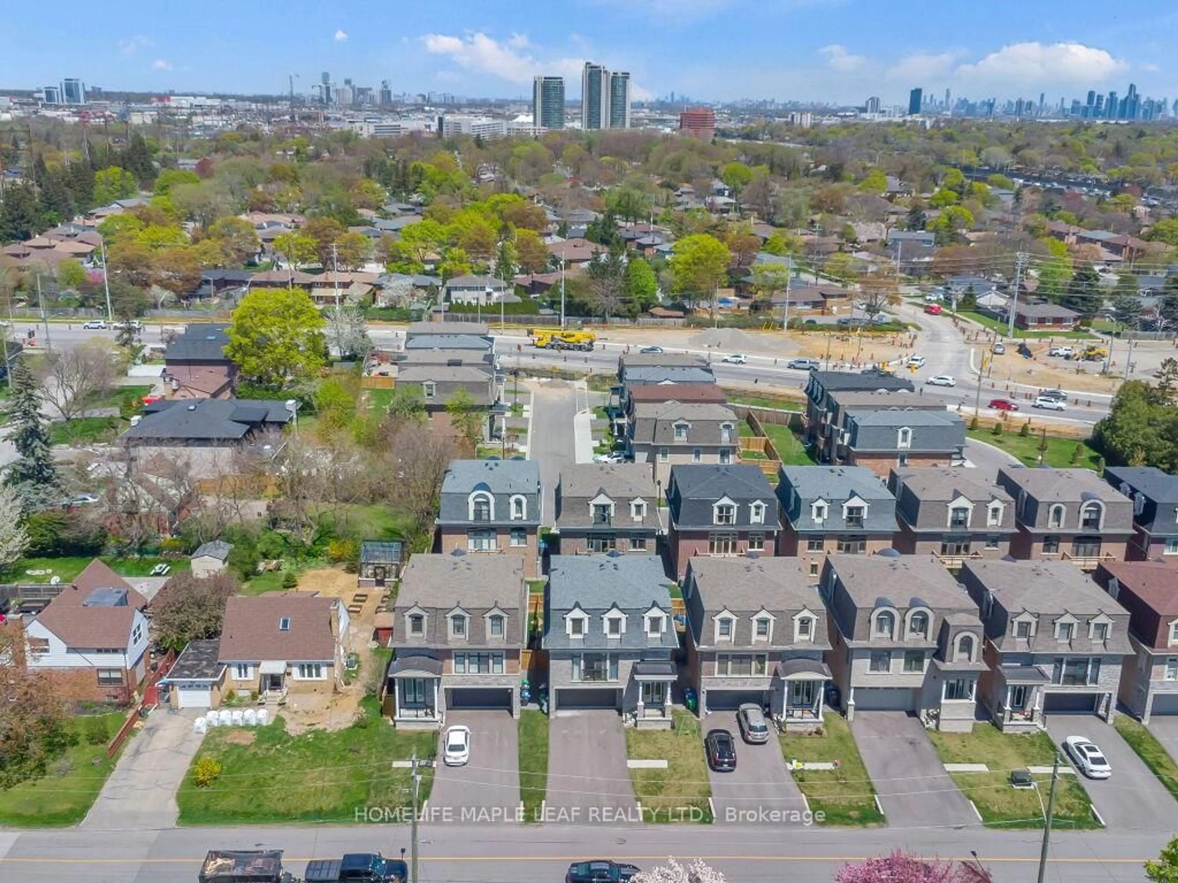 A pic from outside/outdoor area/front of a property/back of a property/a pic from drone, city buildings view from balcony for 2115 Primate Rd, Mississauga Ontario L4Y 1V5