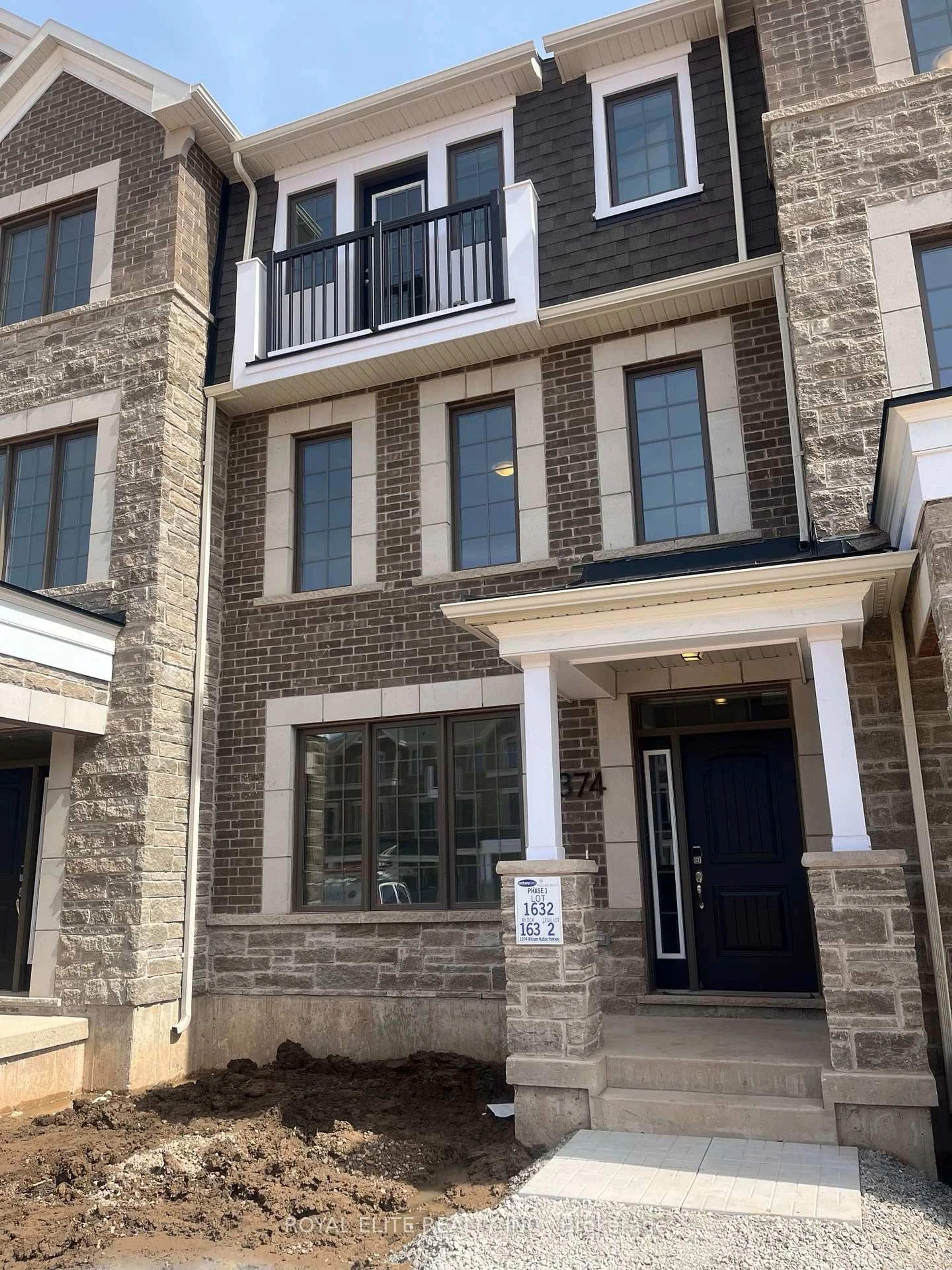 Home with brick exterior material, street for 1374 William Halton Pkwy, Oakville Ontario L6M 5P2