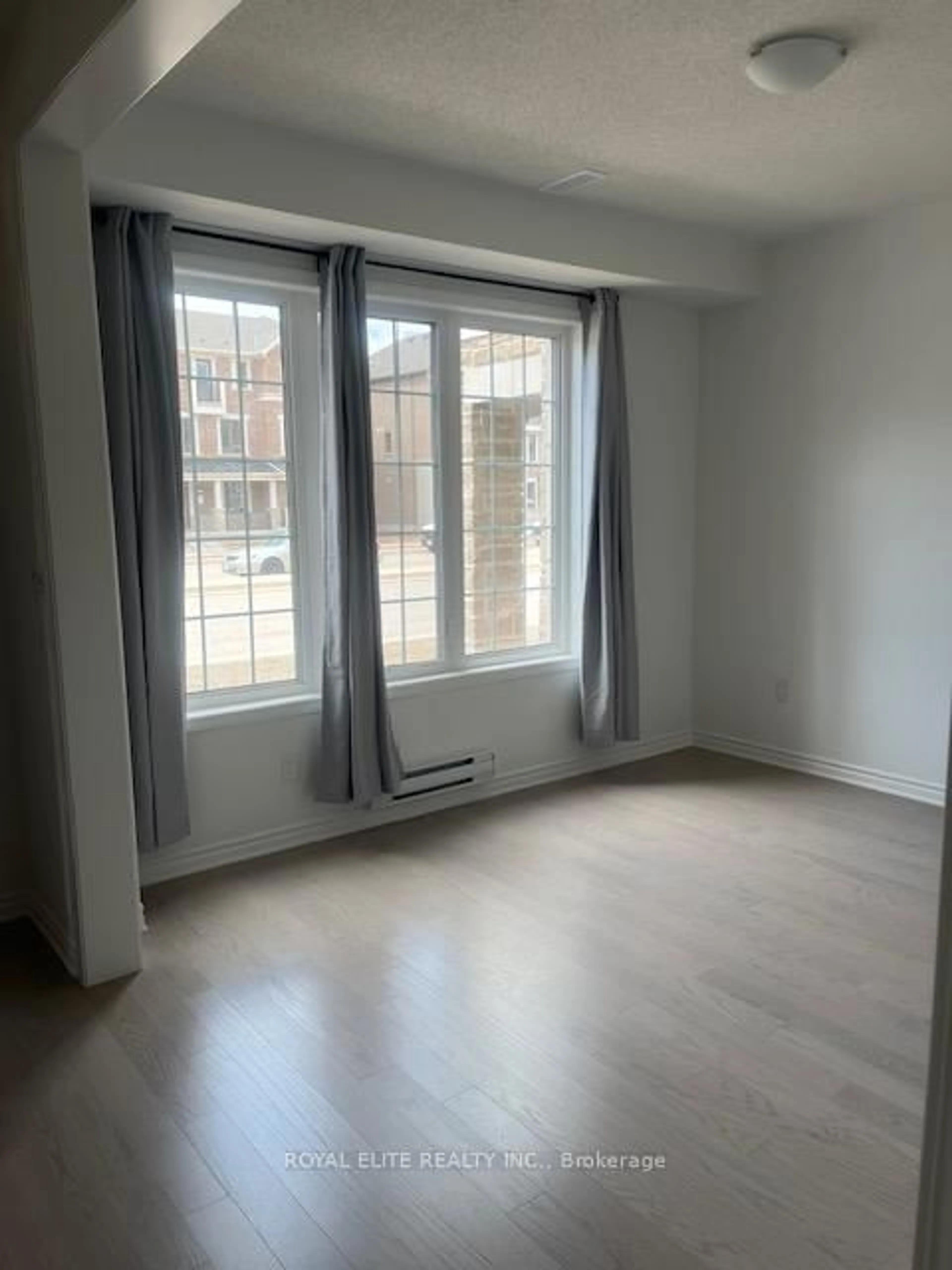 A pic of a room for 1374 William Halton Pkwy, Oakville Ontario L6M 5P2