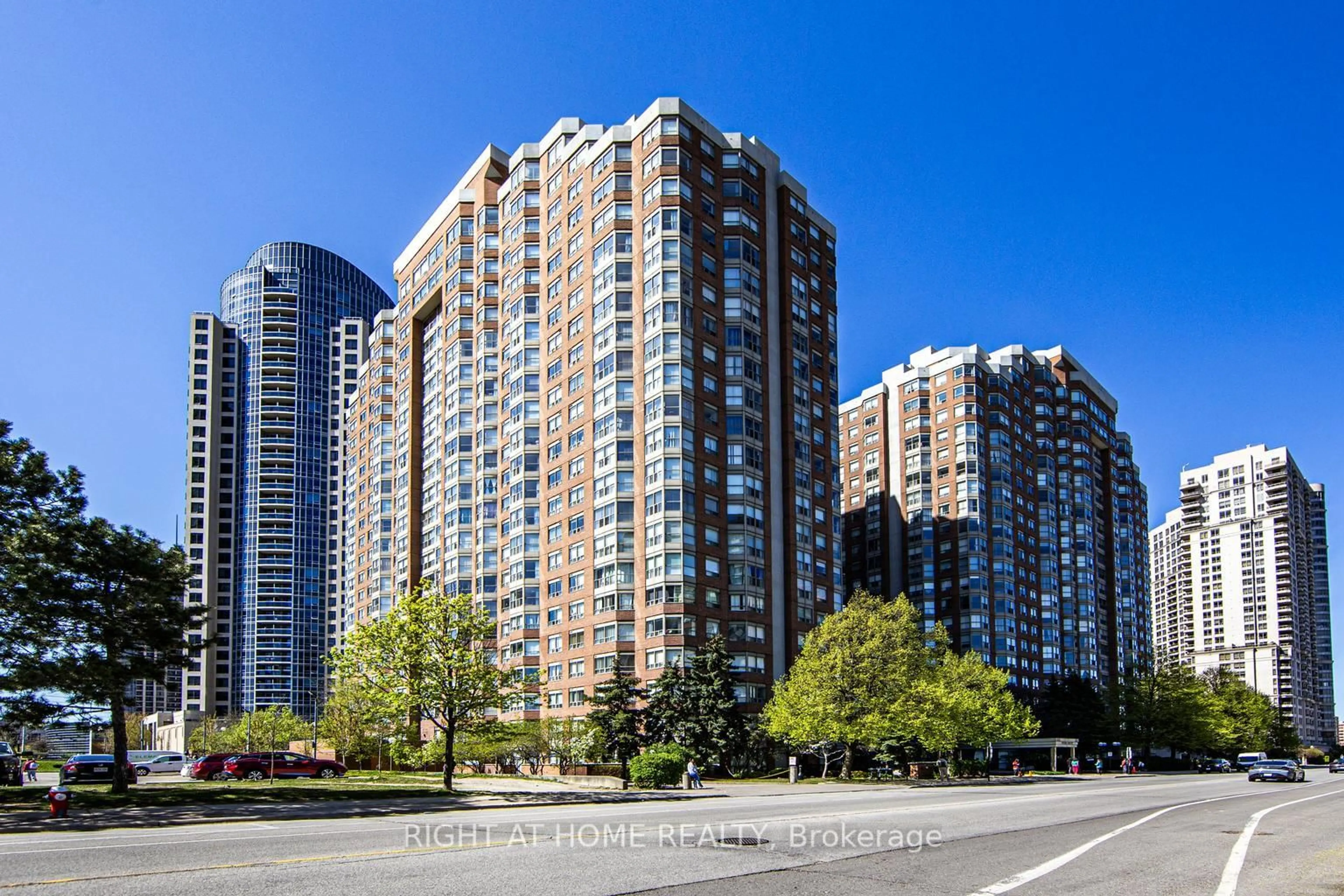Unknown for 335 Webb Dr #1811, Mississauga Ontario L5B 4A1
