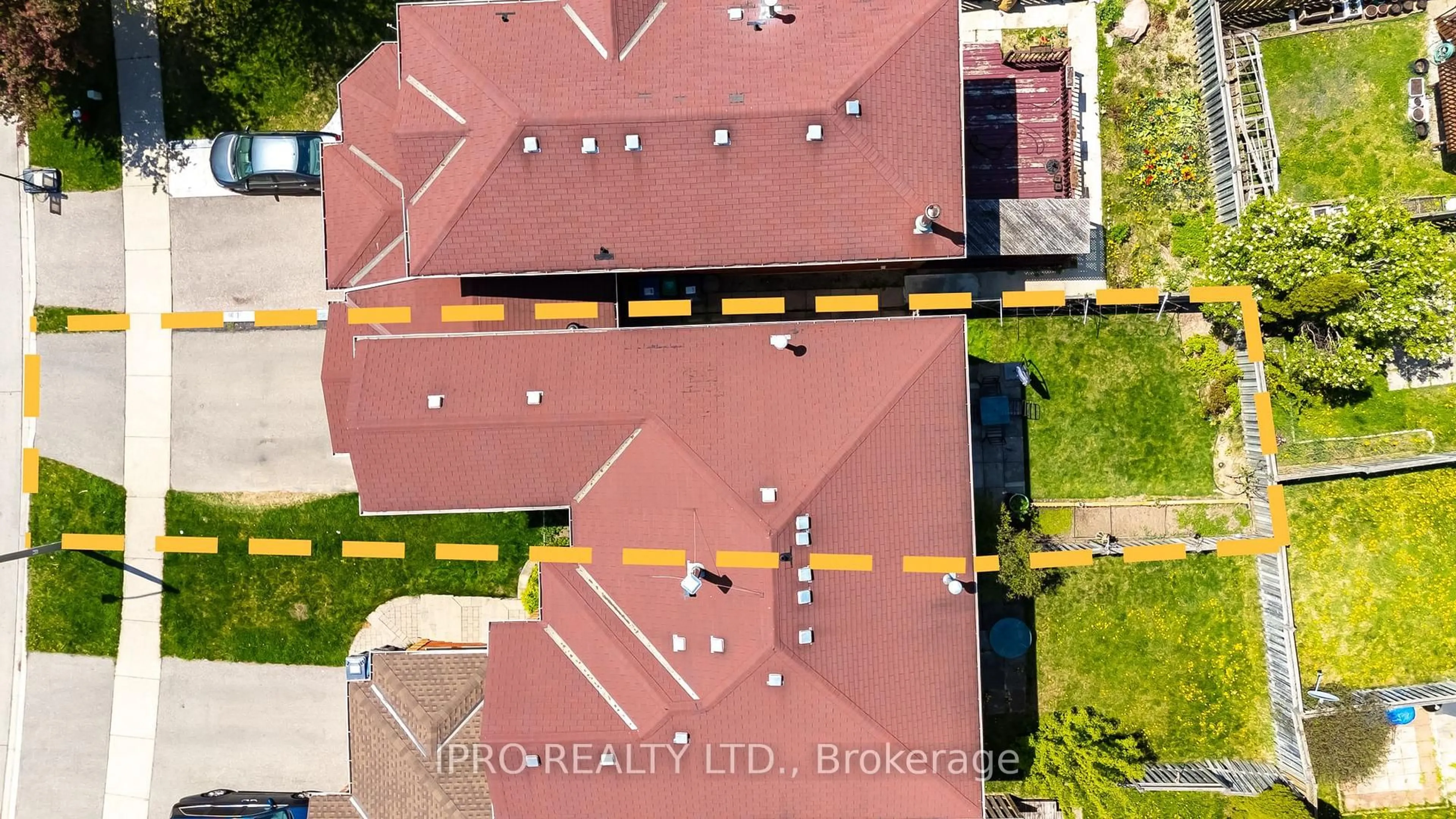A pic from outside/outdoor area/front of a property/back of a property/a pic from drone, unknown for 5335 Richborough Dr, Mississauga Ontario L5R 3J9