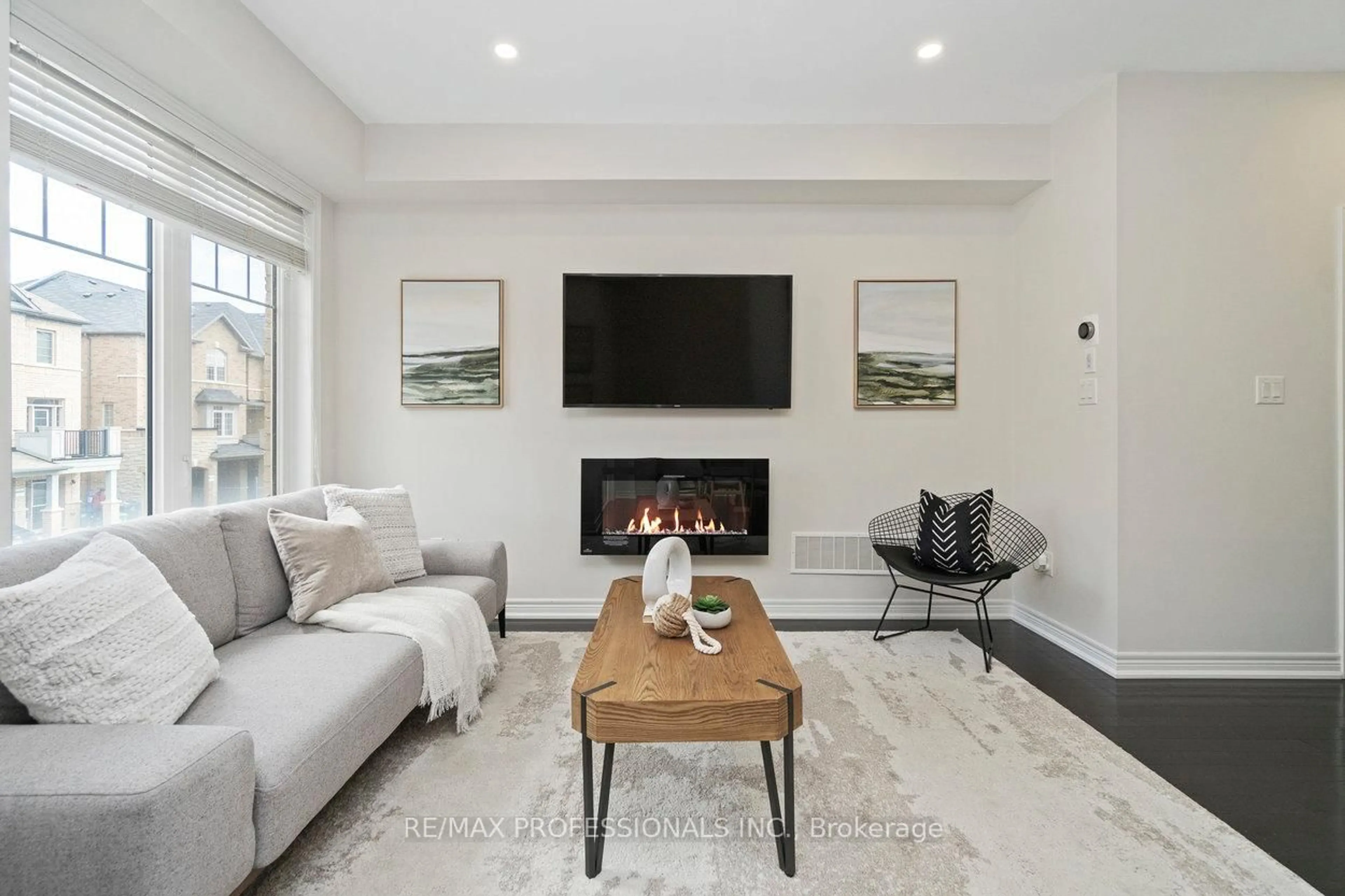 Living room with furniture, unknown for 22 Haymarket Dr, Brampton Ontario L7A 5C3