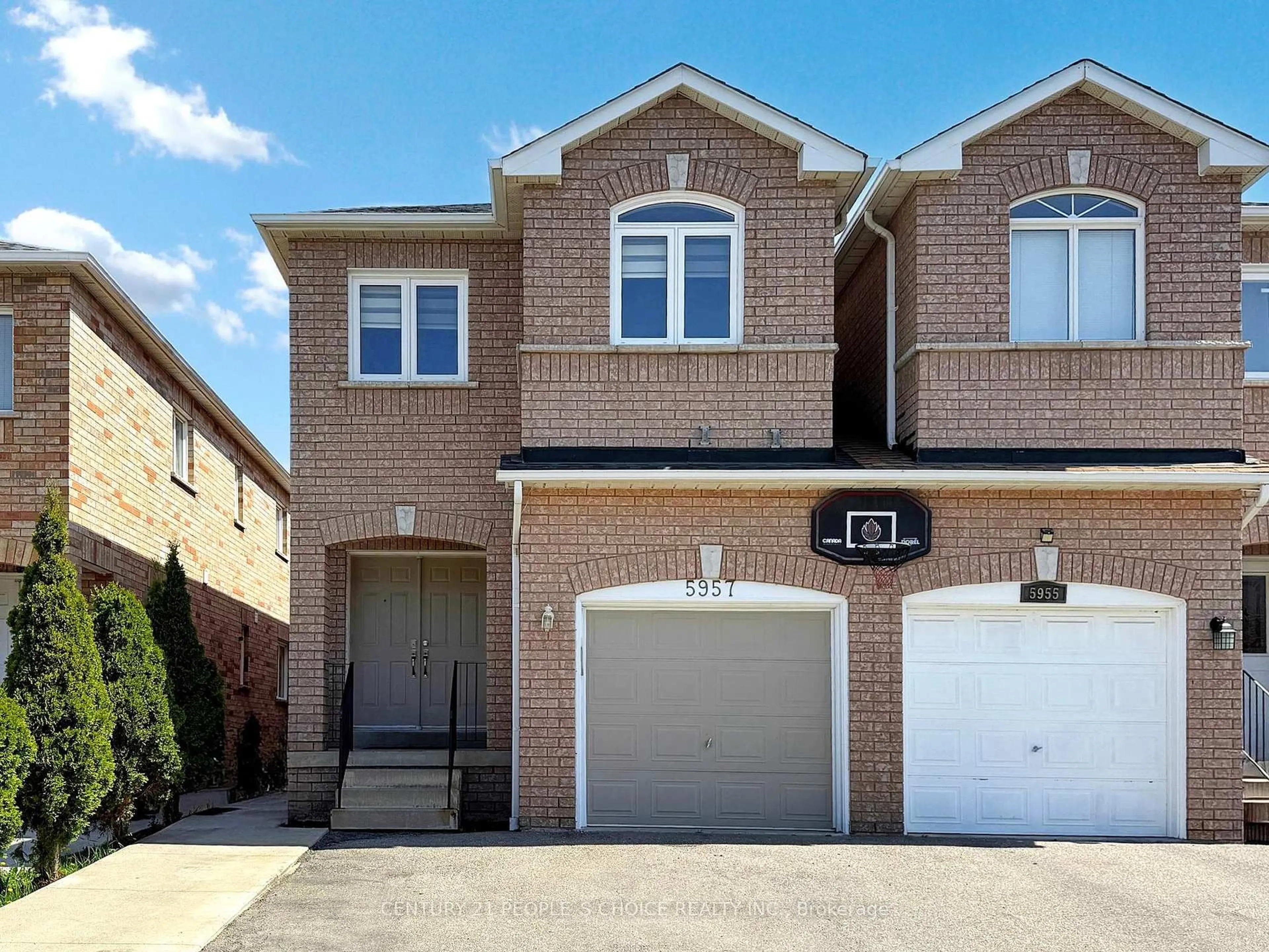 Home with brick exterior material, street for 5957 Candlebrook Crt, Mississauga Ontario L5V 2V5