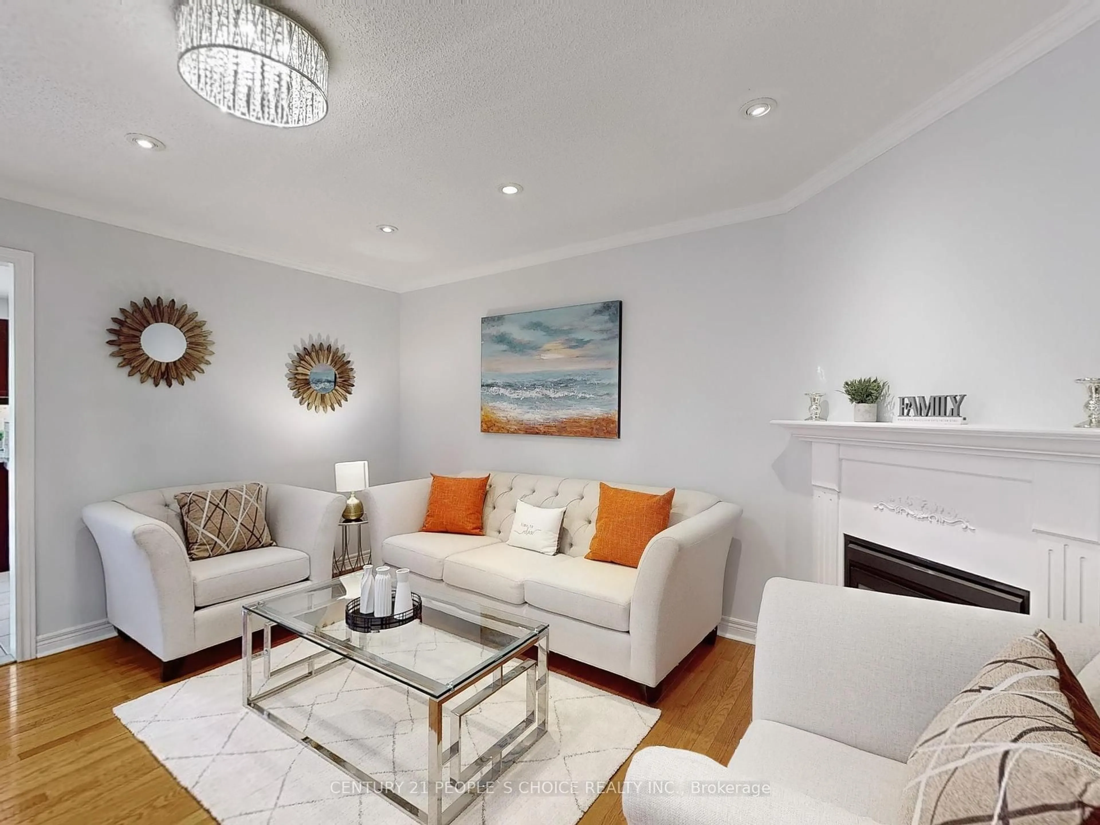 Living room with furniture, wood/laminate floor for 5957 Candlebrook Crt, Mississauga Ontario L5V 2V5