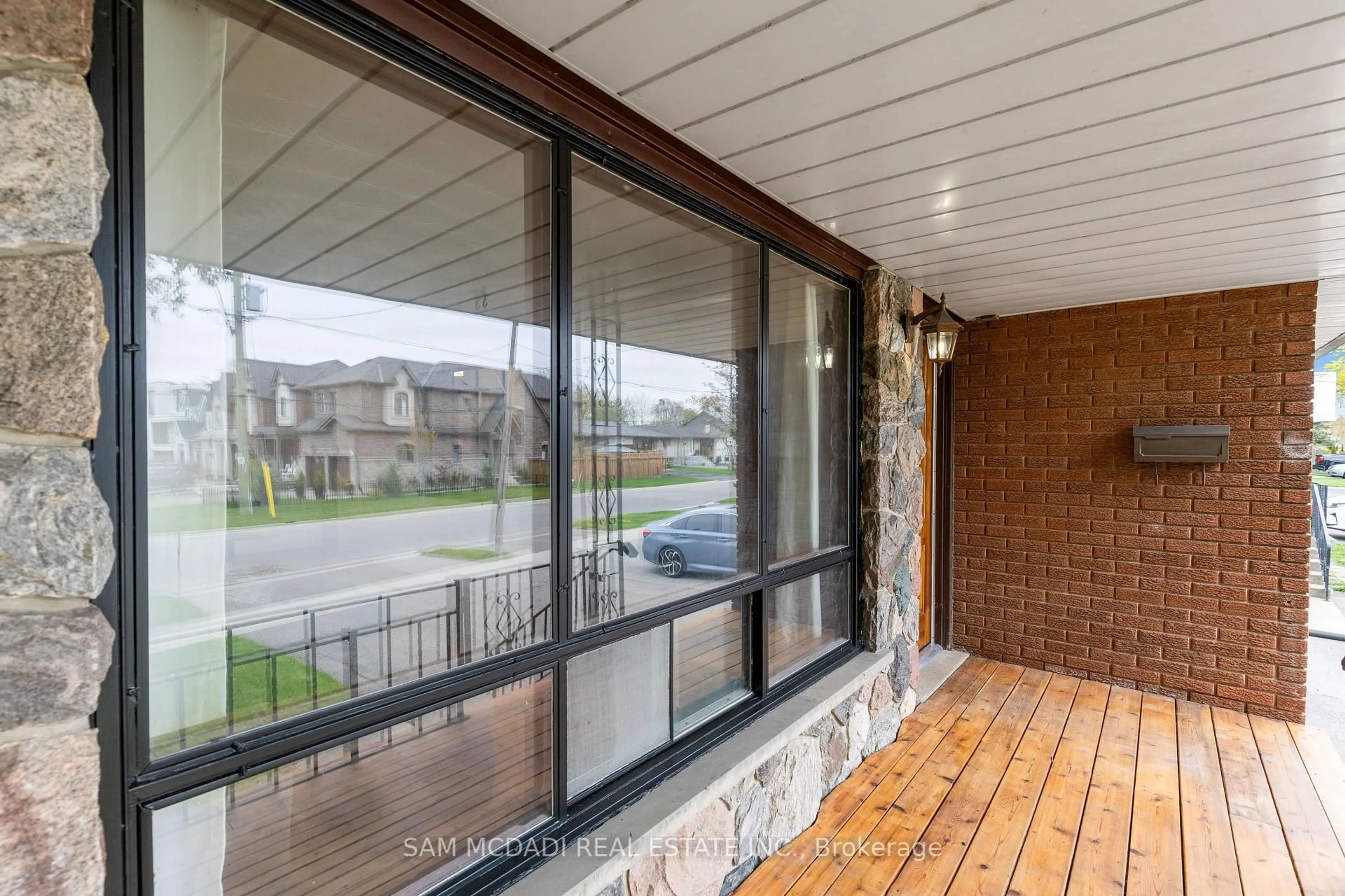 Patio, unknown for 1308 Alexandra Ave, Mississauga Ontario L5E 2A6
