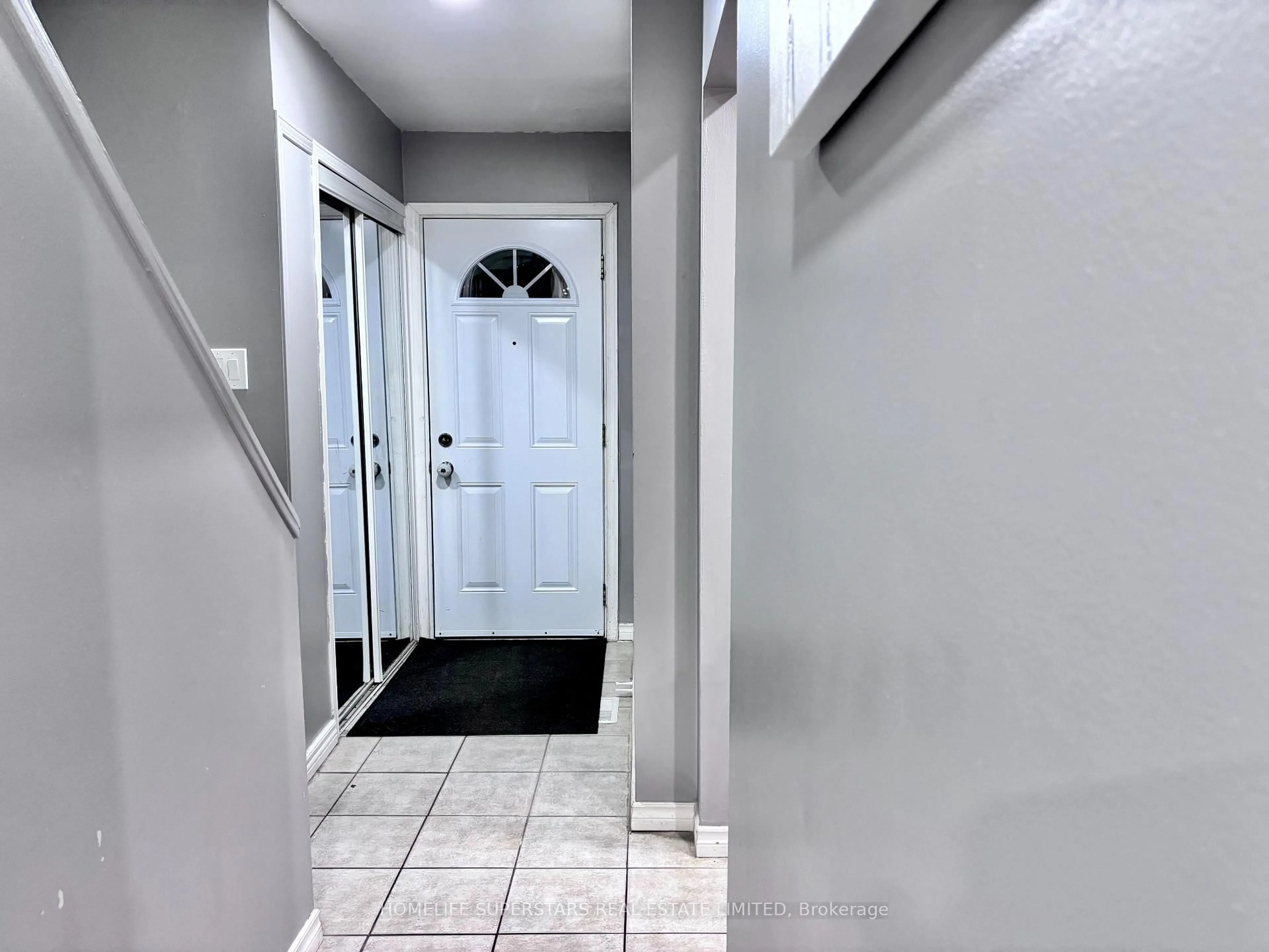 Indoor entryway for 475 Bramalea Rd #65, Brampton Ontario L6T 2X2