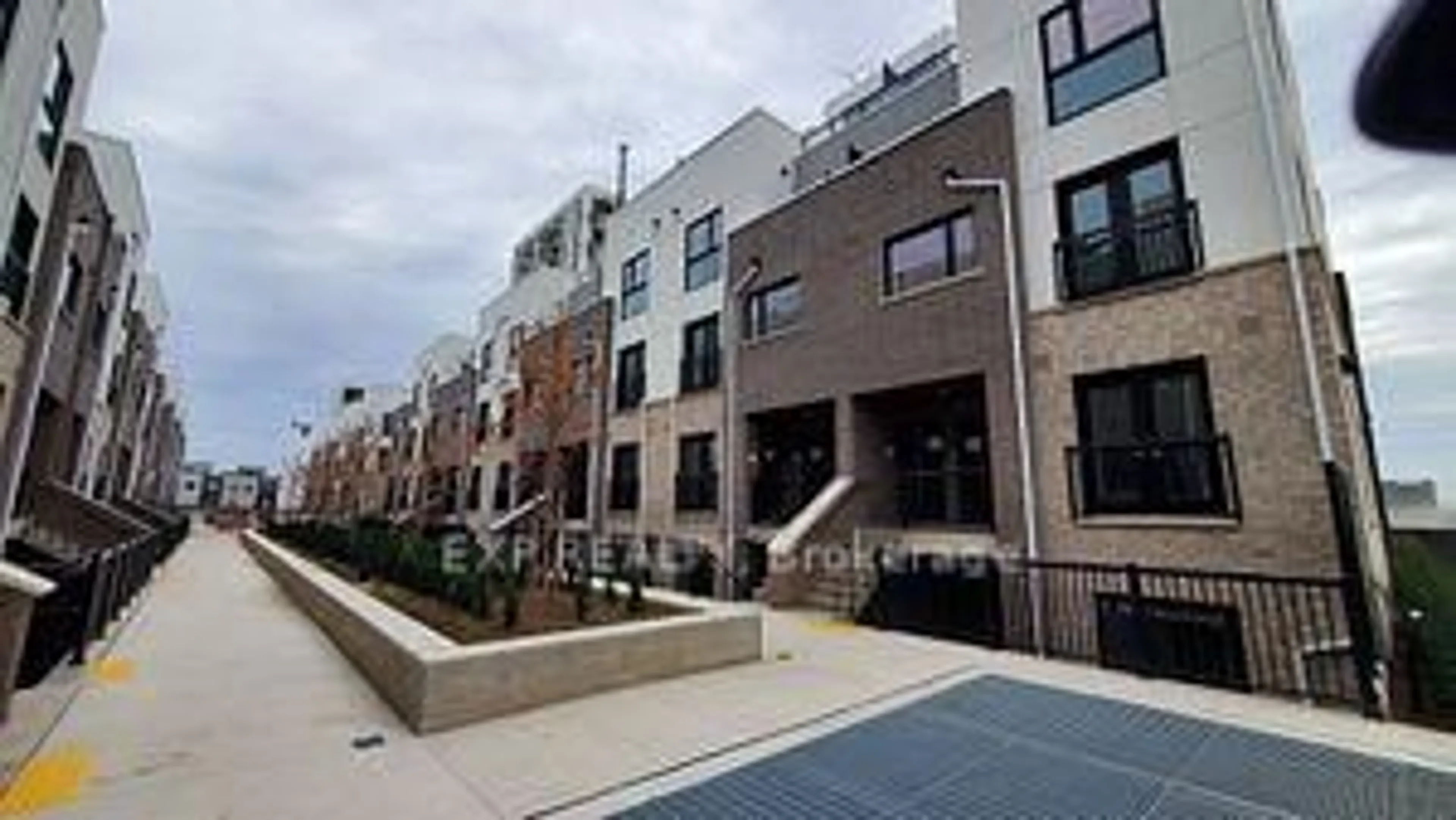 Patio, street for 349 Wheat Boom Dr #302, Oakville Ontario L6H 7X5