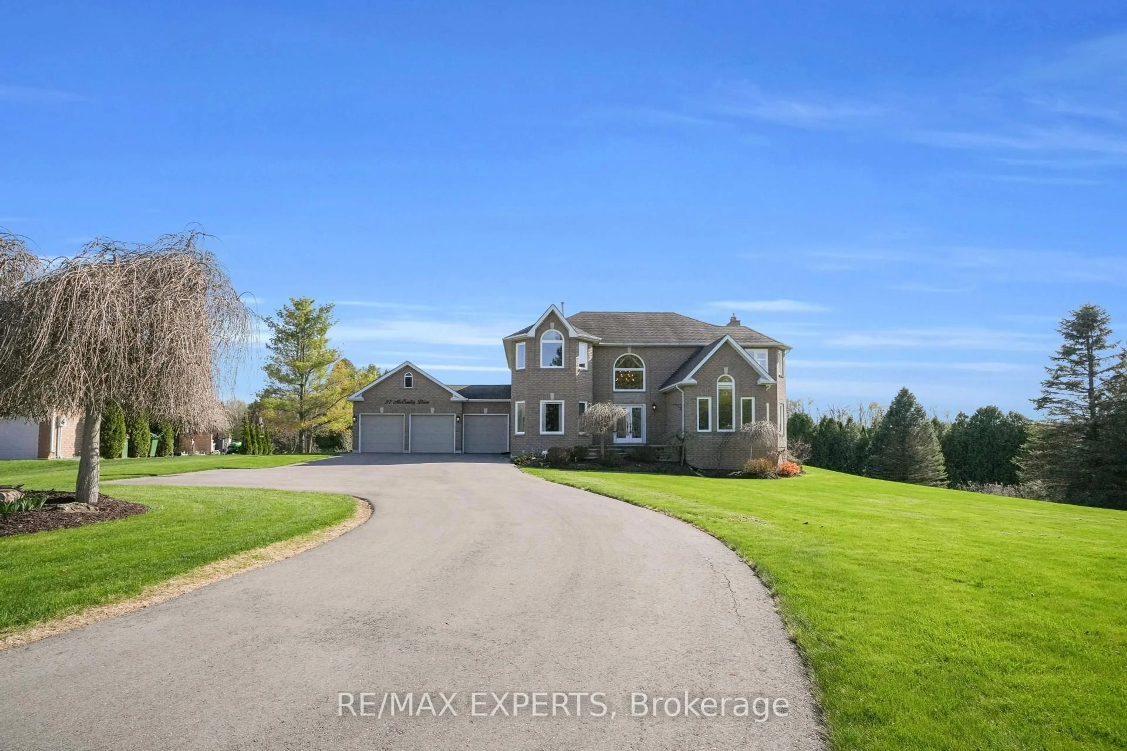 A pic from outside/outdoor area/front of a property/back of a property/a pic from drone, street for 37 Mccauley Dr, Caledon Ontario L7E 0B6