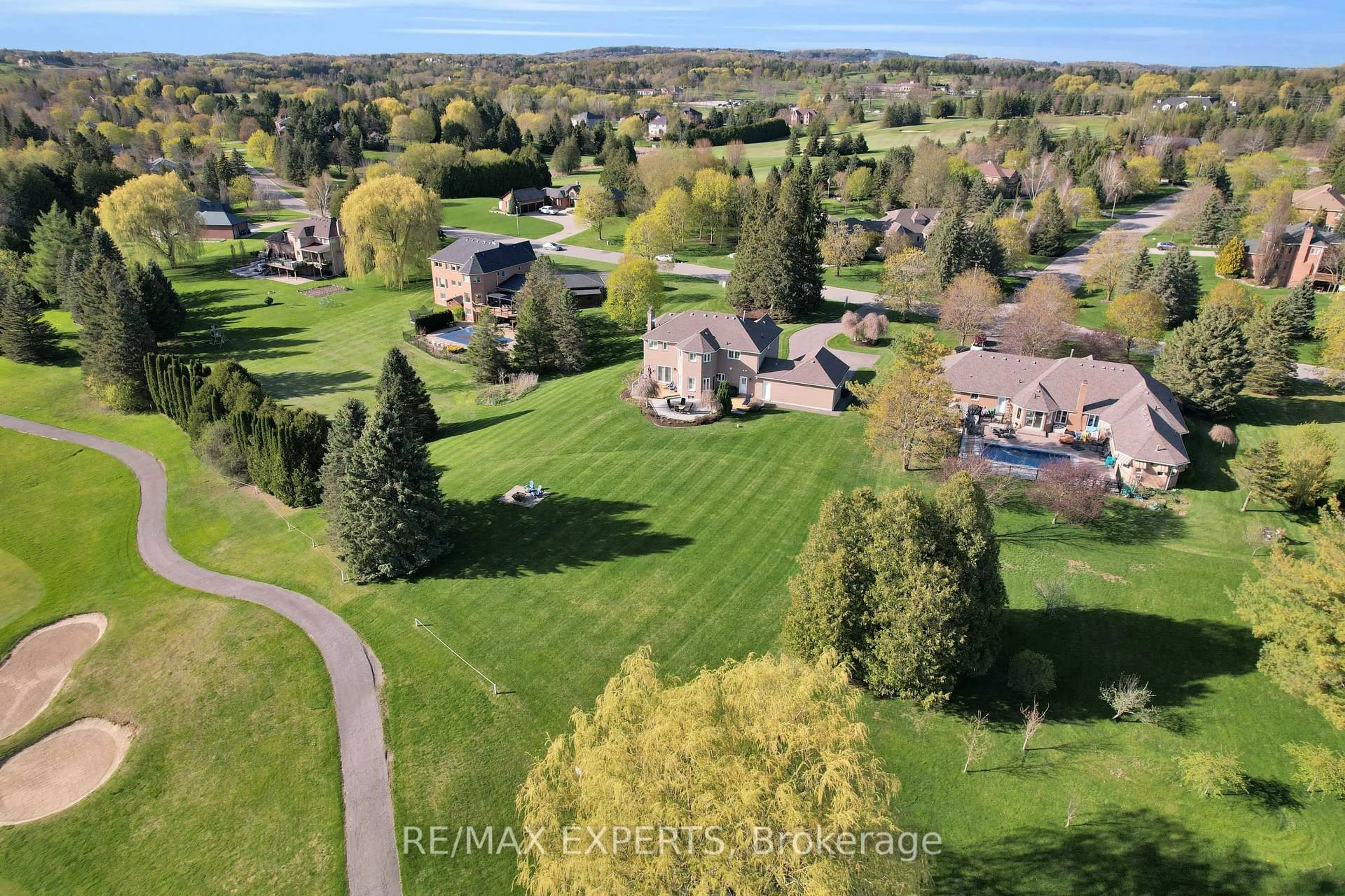 A pic from outside/outdoor area/front of a property/back of a property/a pic from drone, unknown for 37 Mccauley Dr, Caledon Ontario L7E 0B6