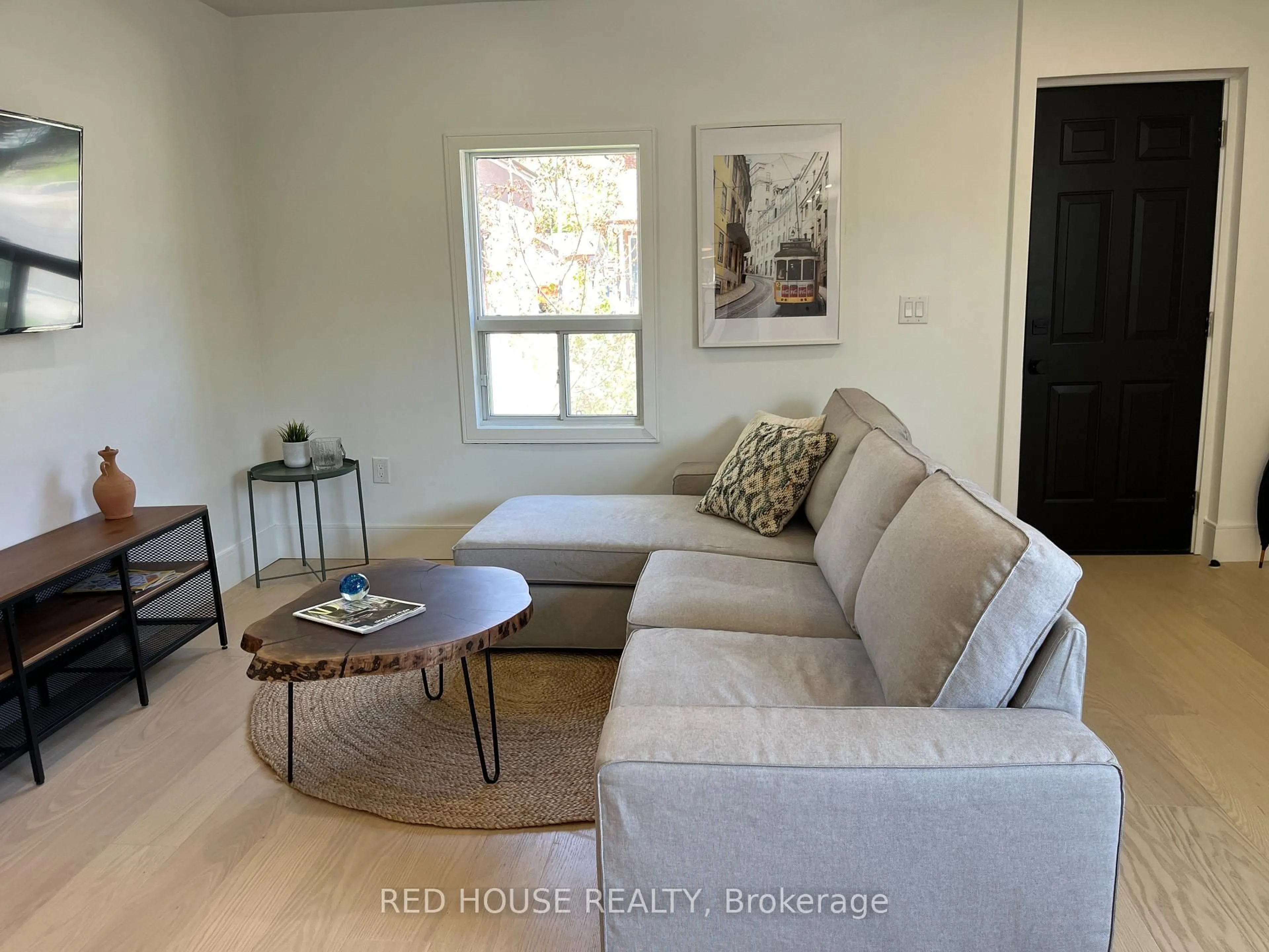 Living room with furniture, unknown for 2 Hilldale Rd, Toronto Ontario M6N 3Y2