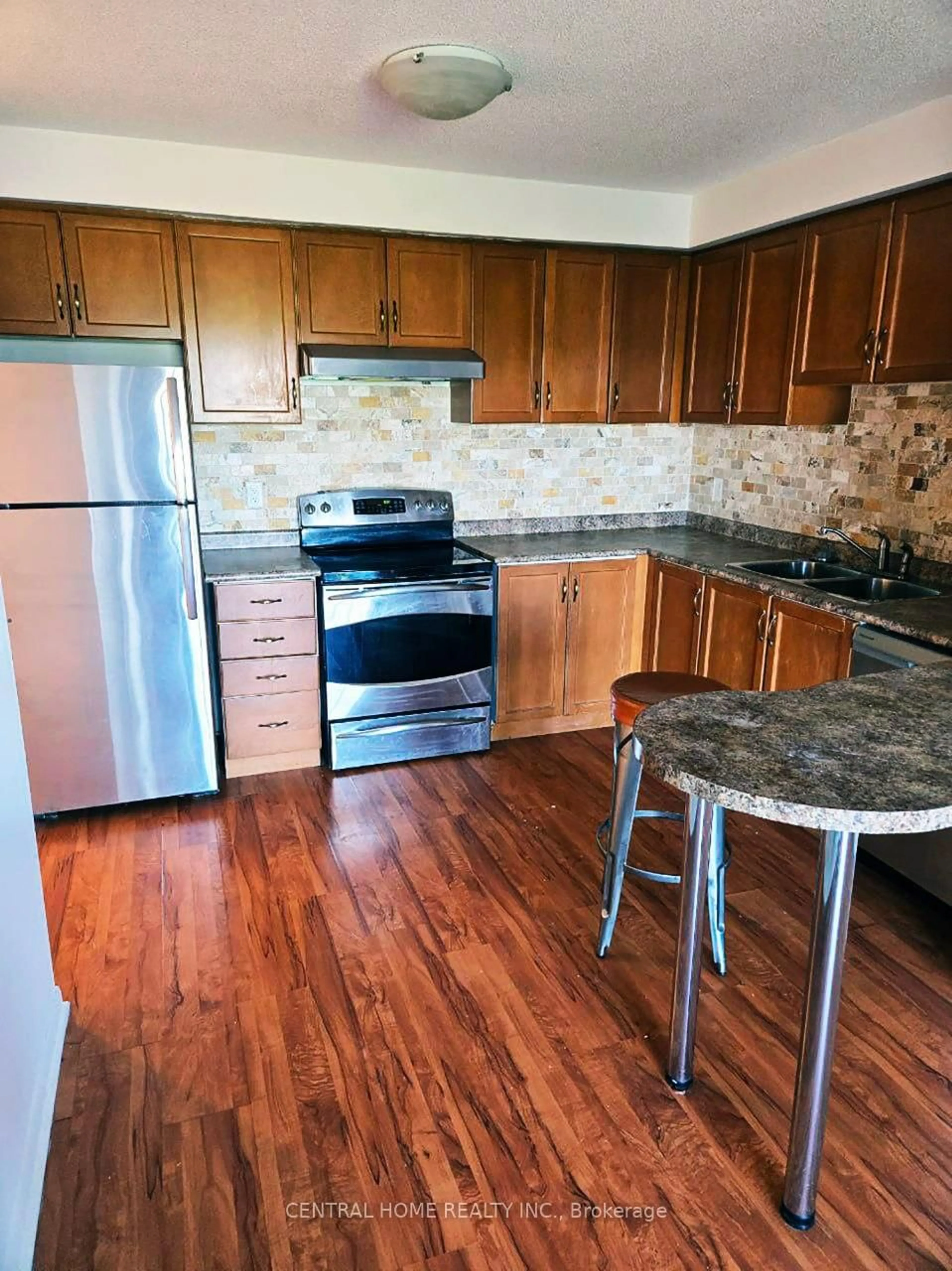 Standard kitchen, unknown for 2464 Weston Rd #601, Toronto Ontario M9N 0A2