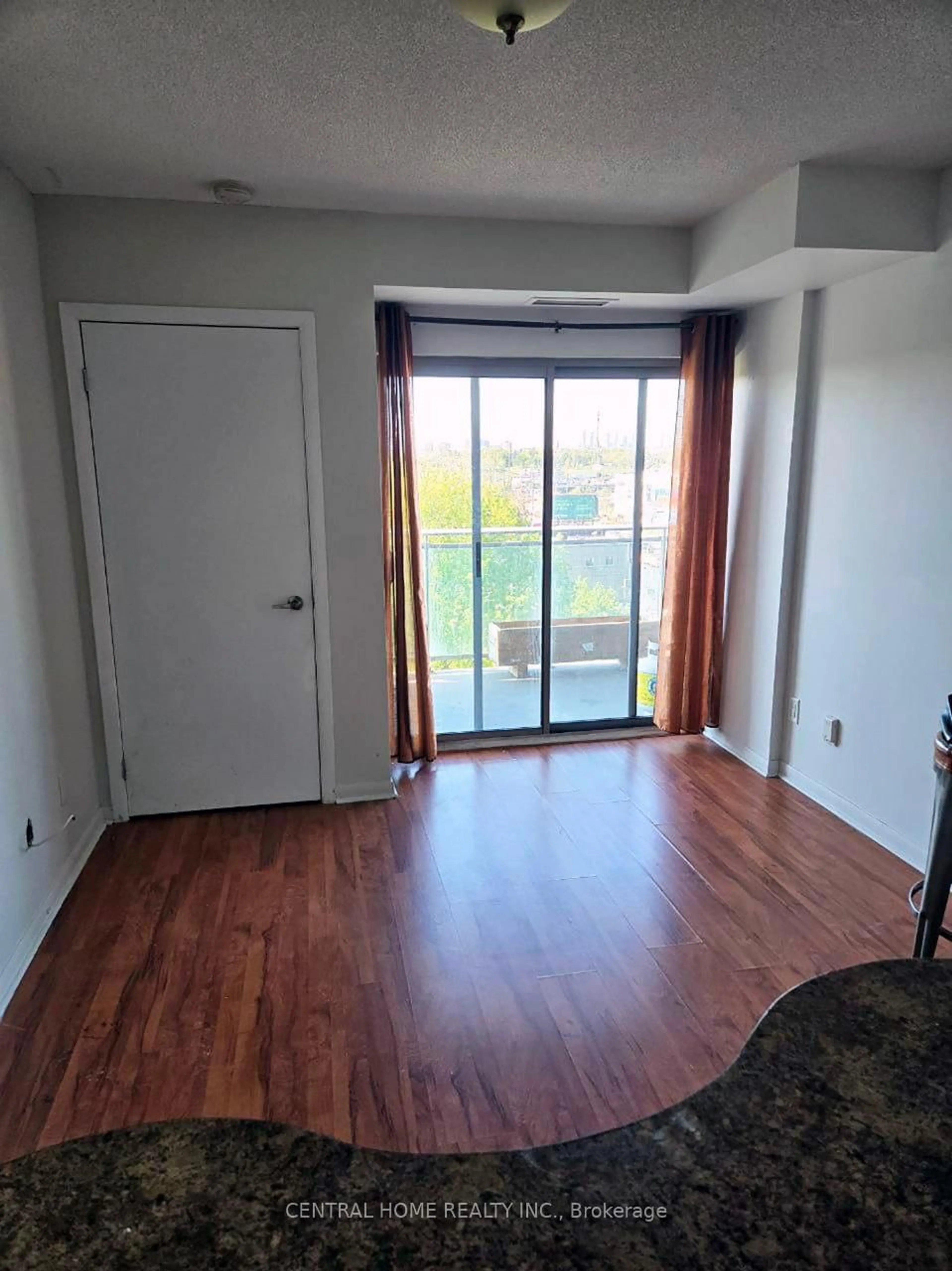 A pic of a room for 2464 Weston Rd #601, Toronto Ontario M9N 0A2
