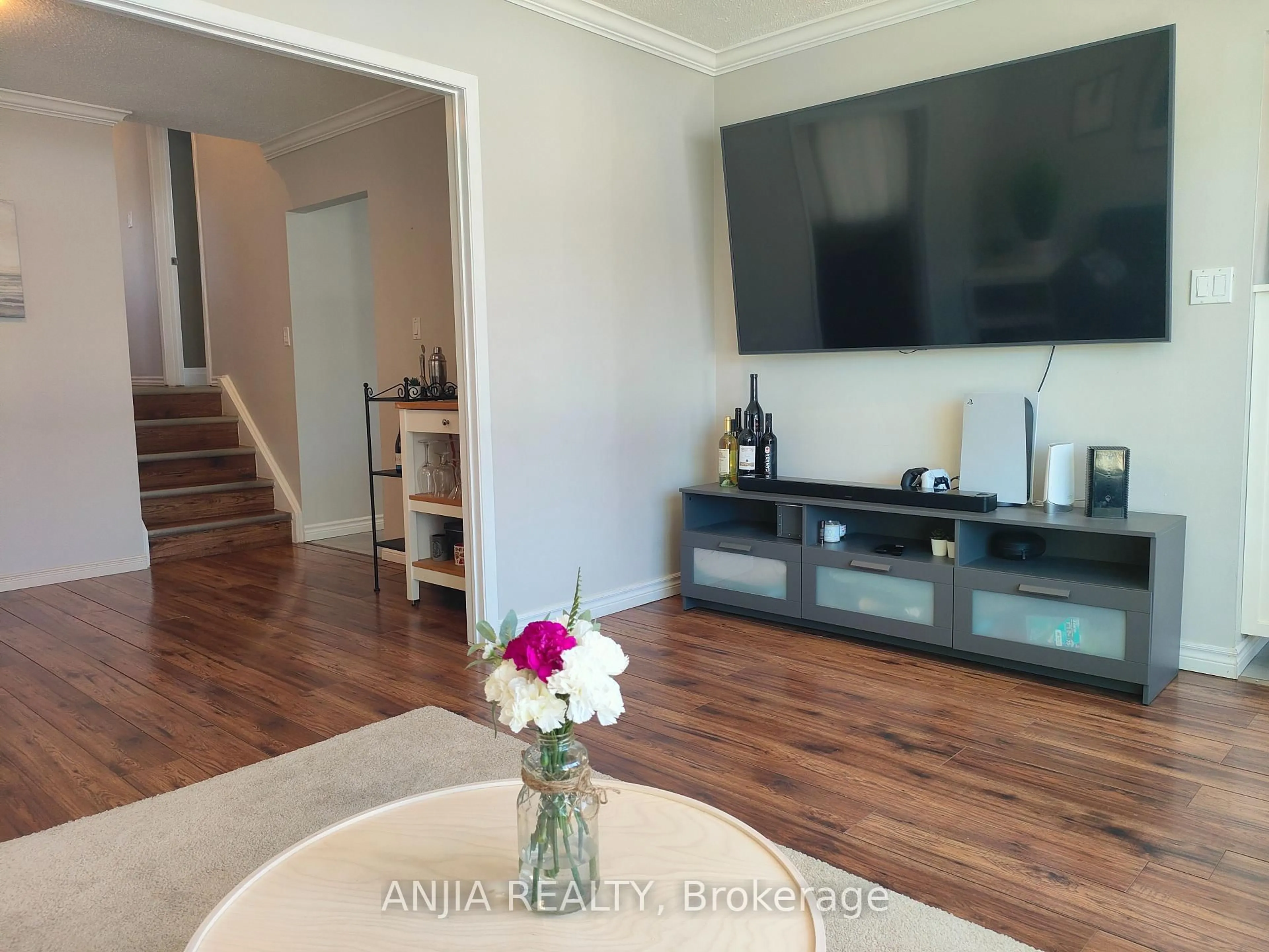 A pic of a room for 2271 Sheffield Dr, Burlington Ontario L7P 2X4