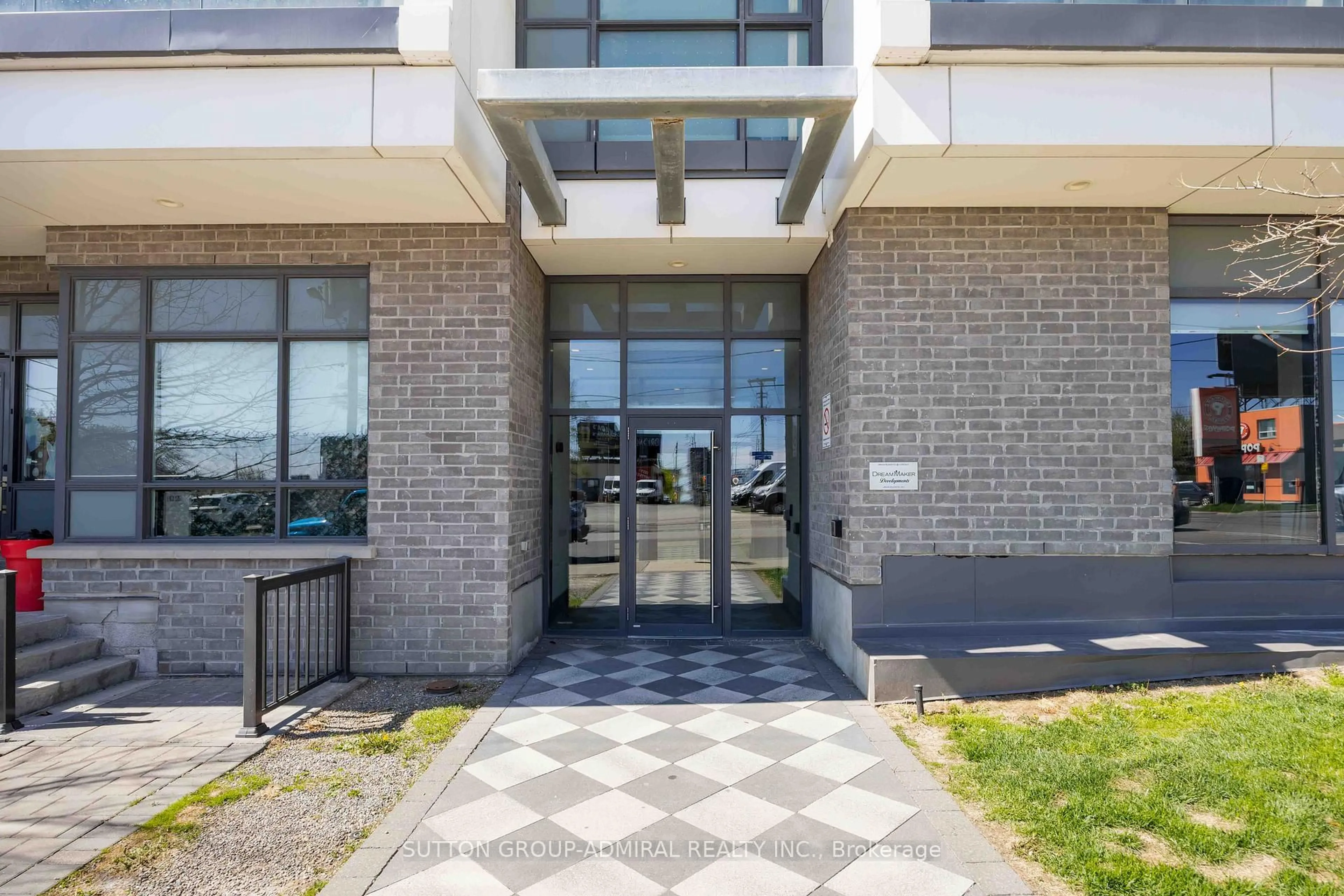 Indoor foyer for 16 MCADAM Ave #509, Toronto Ontario M6A 0B9