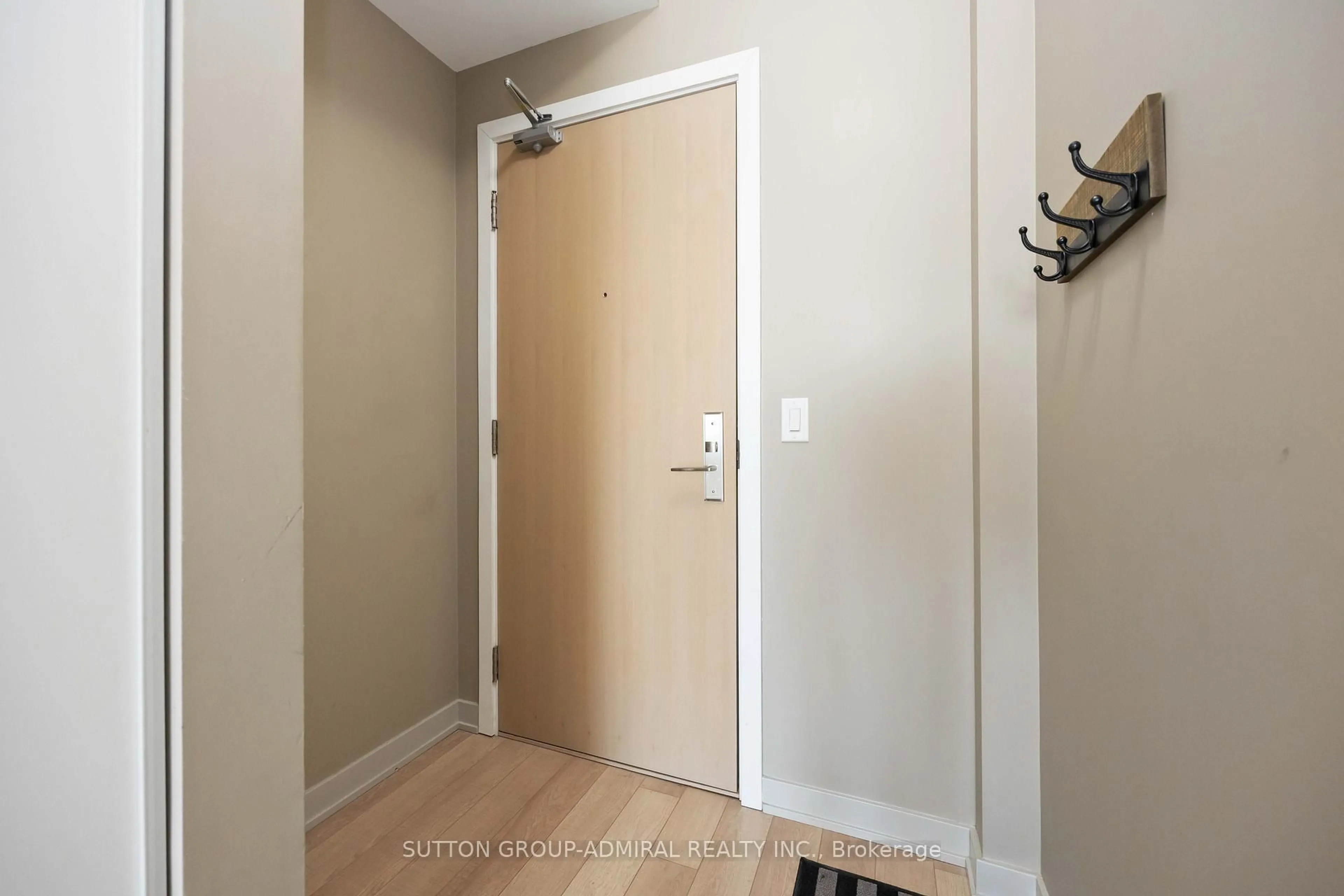 Indoor entryway for 16 MCADAM Ave #509, Toronto Ontario M6A 0B9