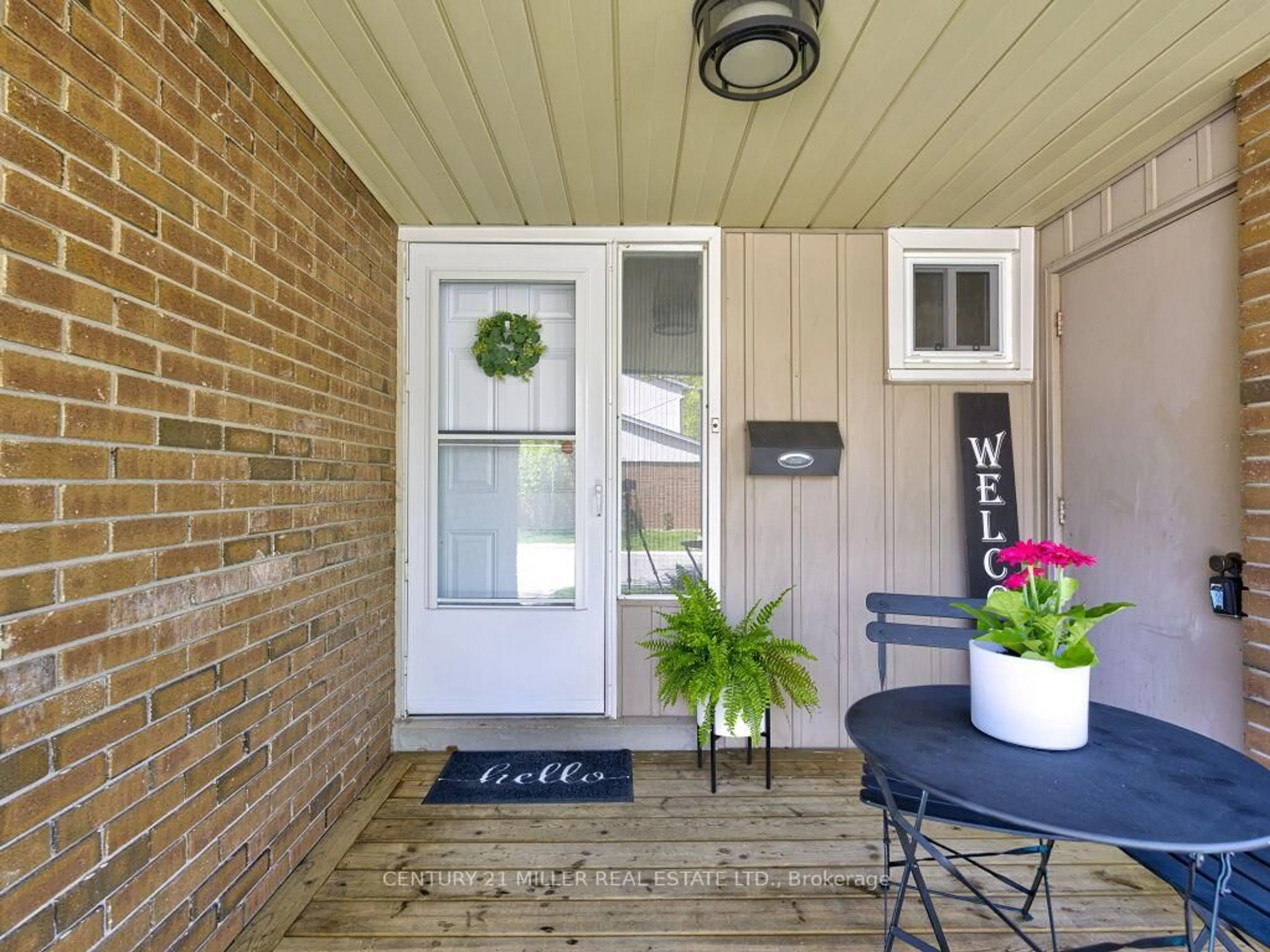 Indoor entryway for 5005 Pinedale Ave #54, Burlington Ontario L7L 5J6