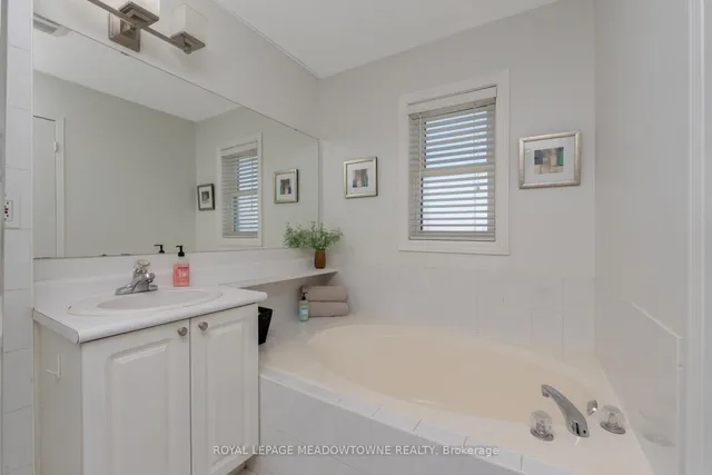 Additional property image - 1876 Stevington Cres